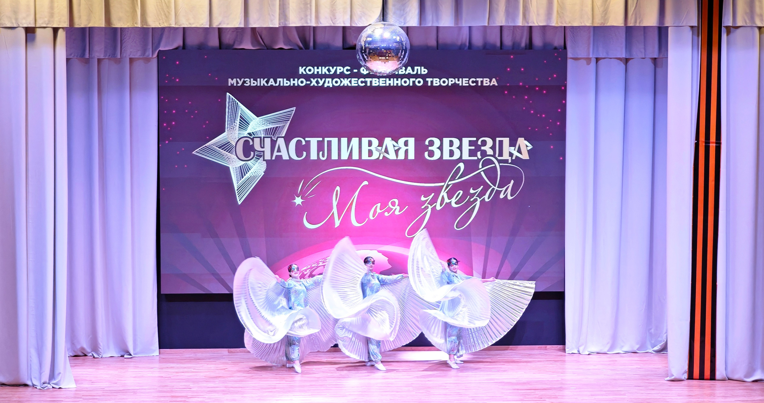 1 ноября 2025 г, г. Бохтар, Таджикистан. Золотое яблочко