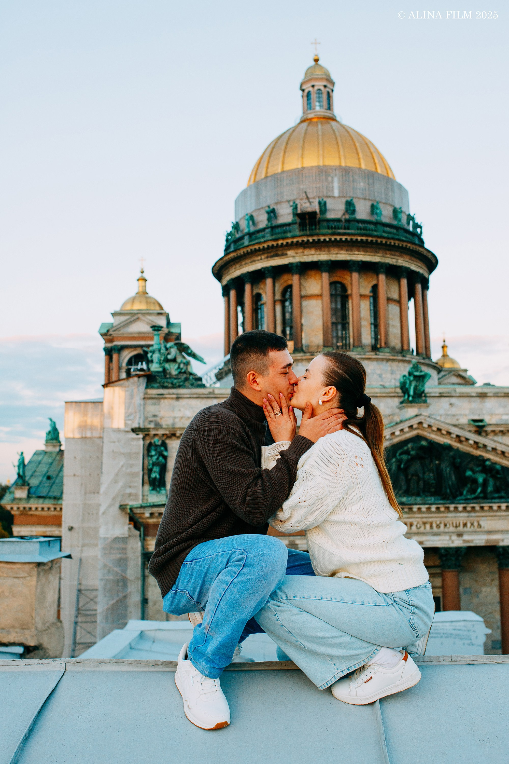 Лавстори на крыше у Исаакия. Фотограф в Санкт-Петербурге Alina Film