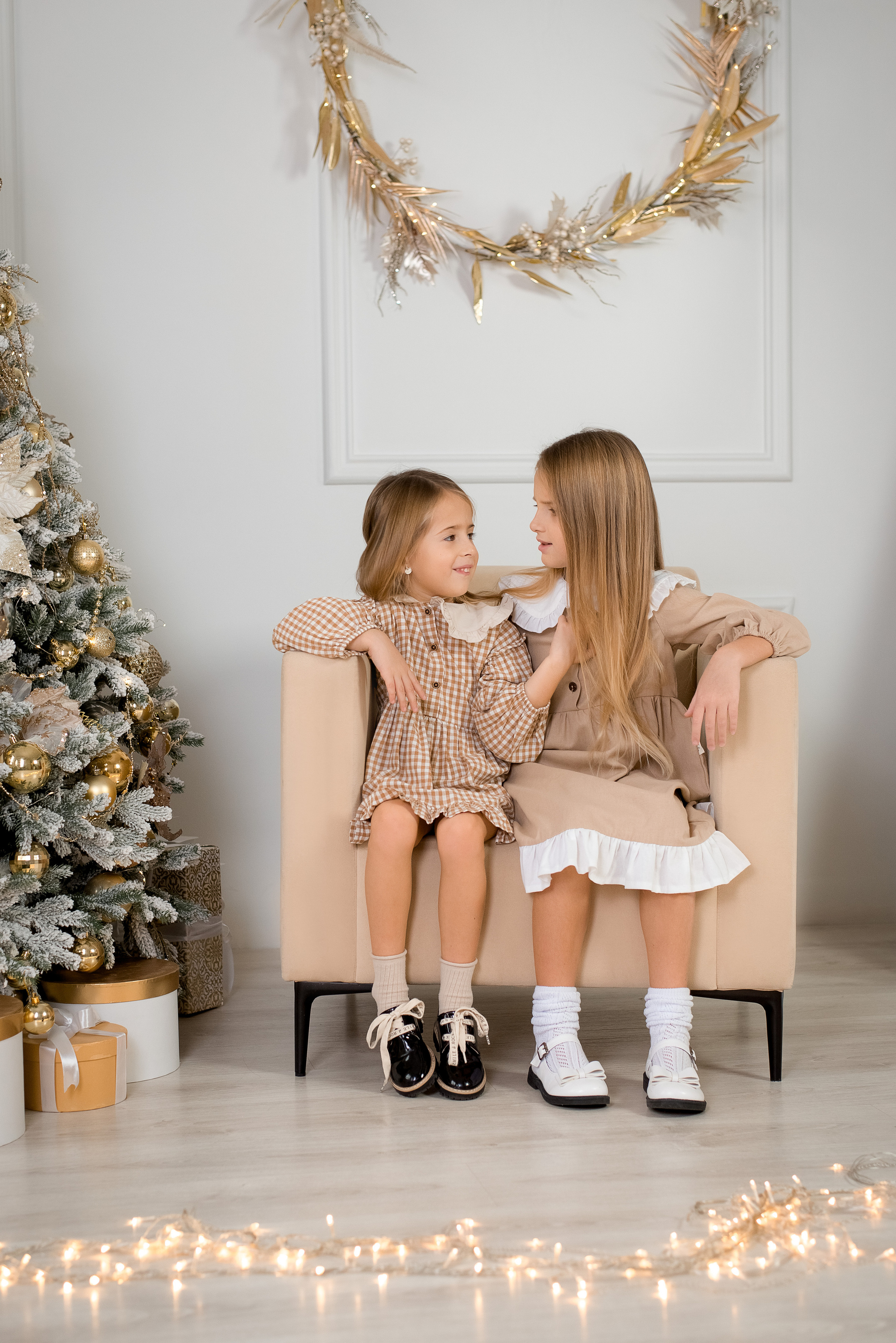 Новогодняя фотосессия мамы с дочками в фотостудии. Детский и семейный фотограф в Йошкар-Оле Светлана Кропочева