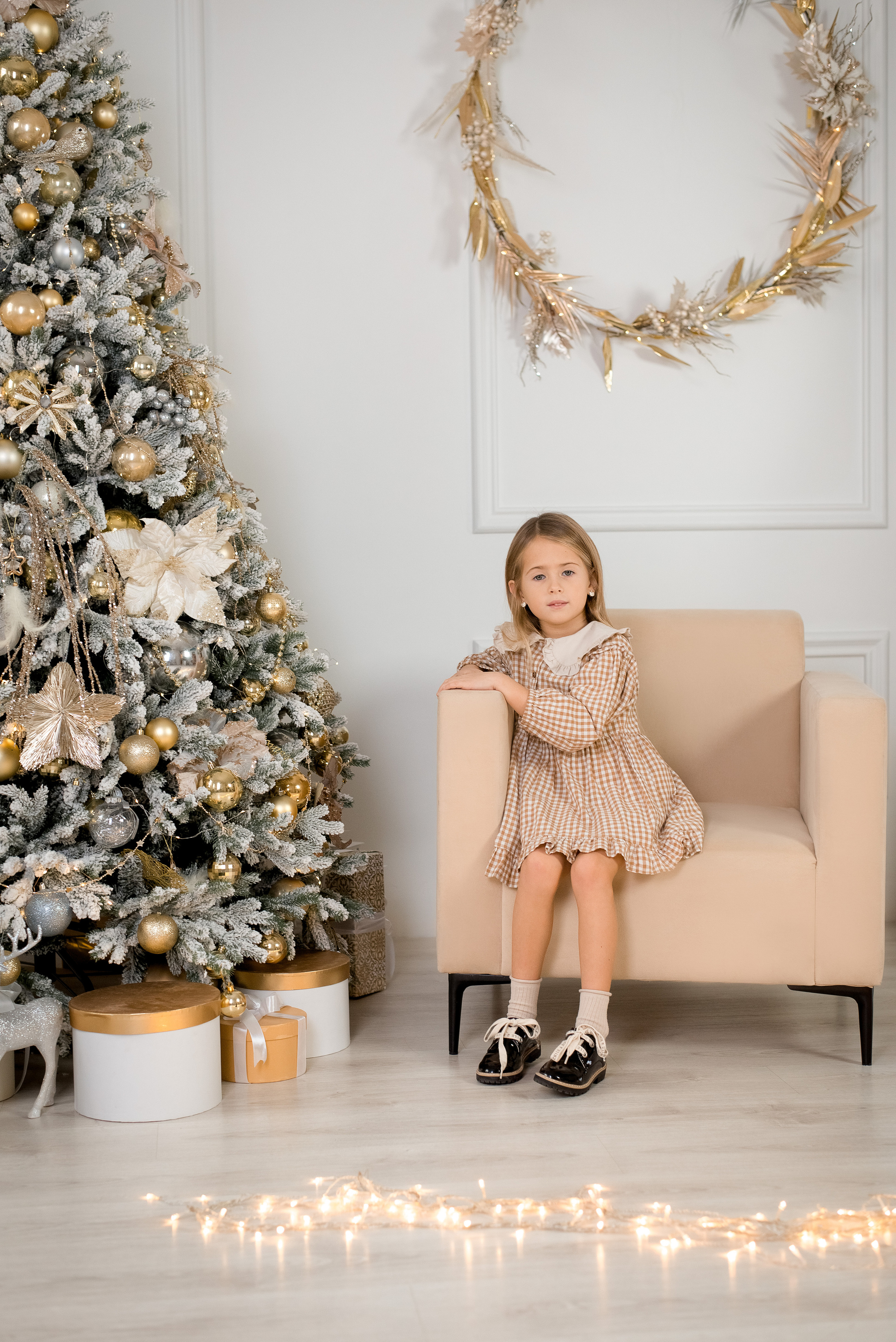 Новогодняя фотосессия мамы с дочками в фотостудии. Детский и семейный фотограф в Йошкар-Оле Светлана Кропочева