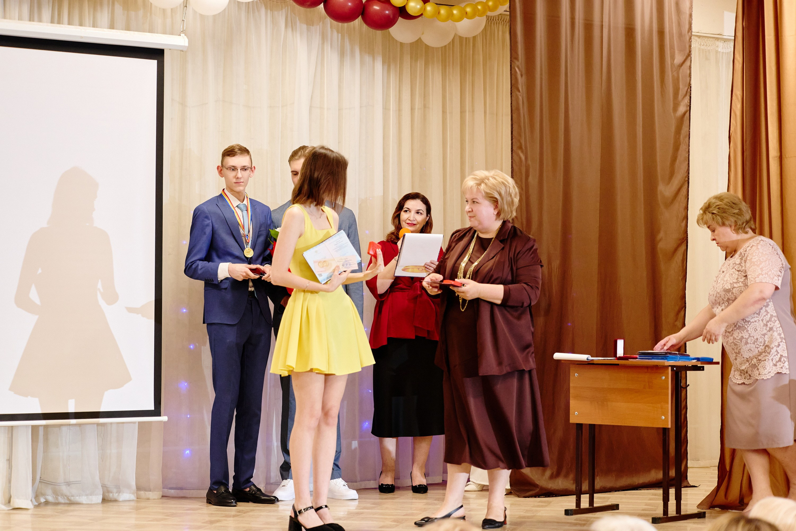 Выпускной 35 Сош. Фотограф Выпускные альбомы Таганрог Сергей Коробченко