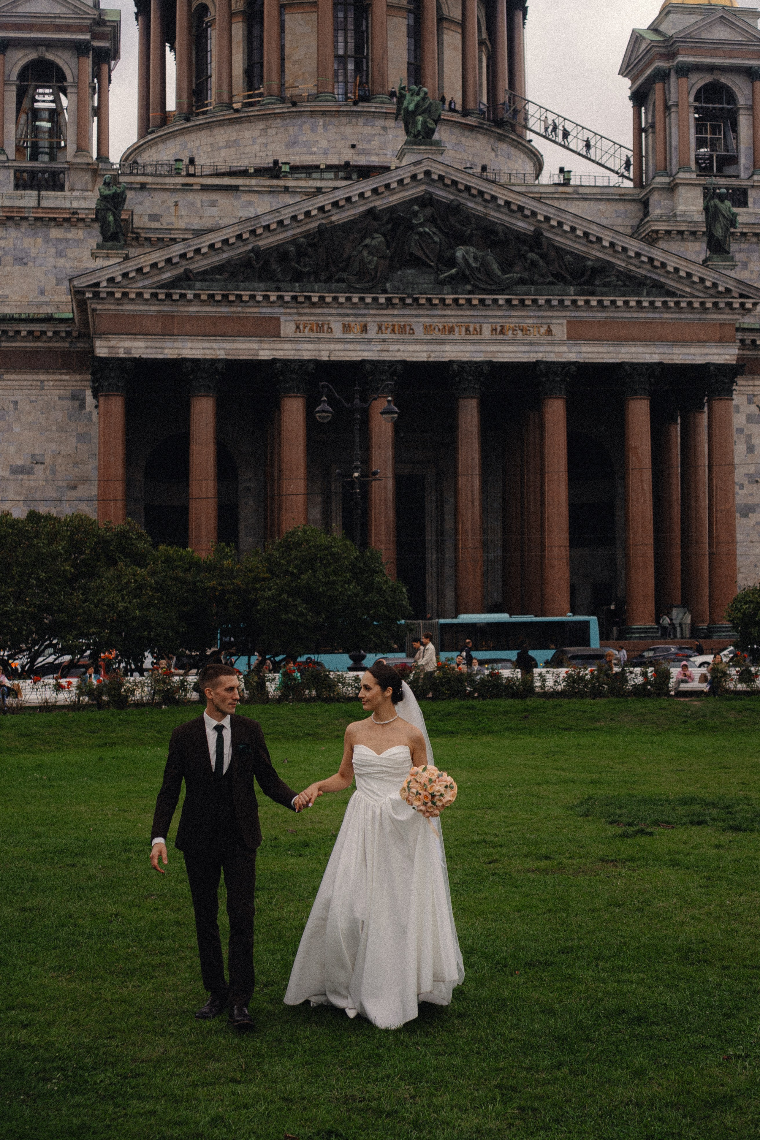 СВАДЕБНАЯ ПРОГУЛКА В САНТК-ПЕТЕРБУРГЕ (ИСАКИЕВСКИЙ СОБОР, ЗИМНЯЯ КАНАВКА, ЭРМИТАЖ И БОЛЬШАЯ МОРСКАЯ УЛИЦА). Профессиональный фотограф, Санкт-Петербург — Виктория Богомолова