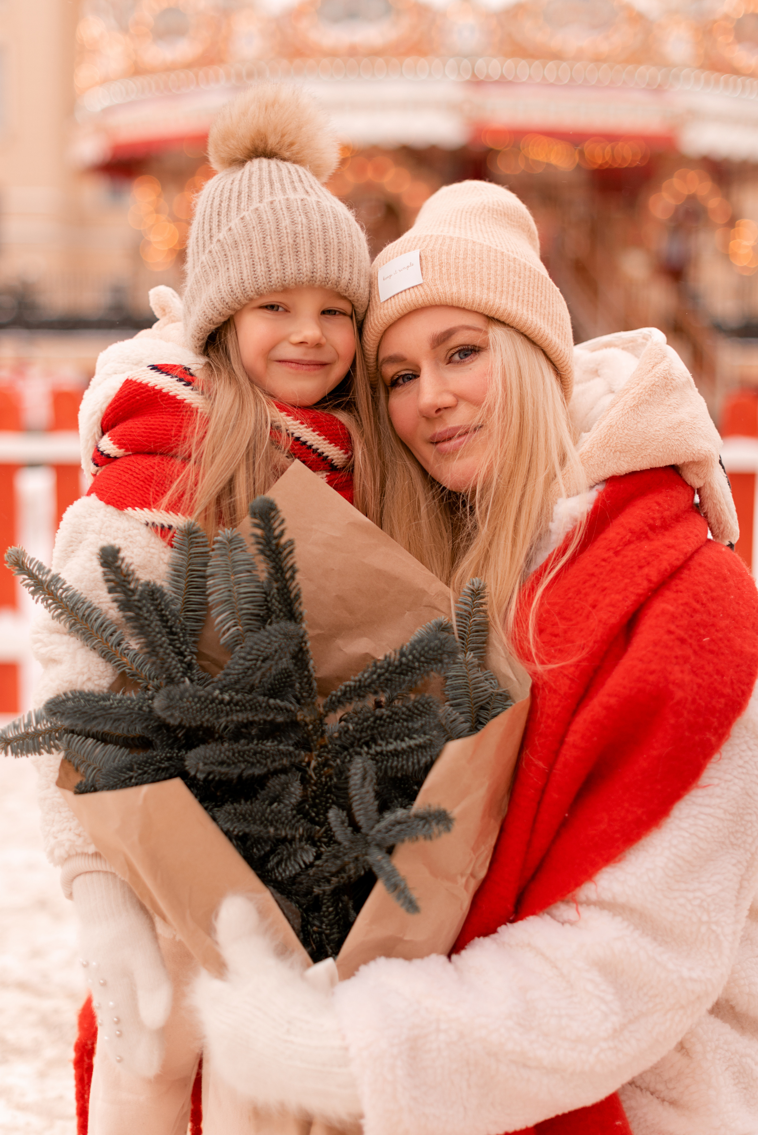 Вика и Вероника Манежная площадь. Главная