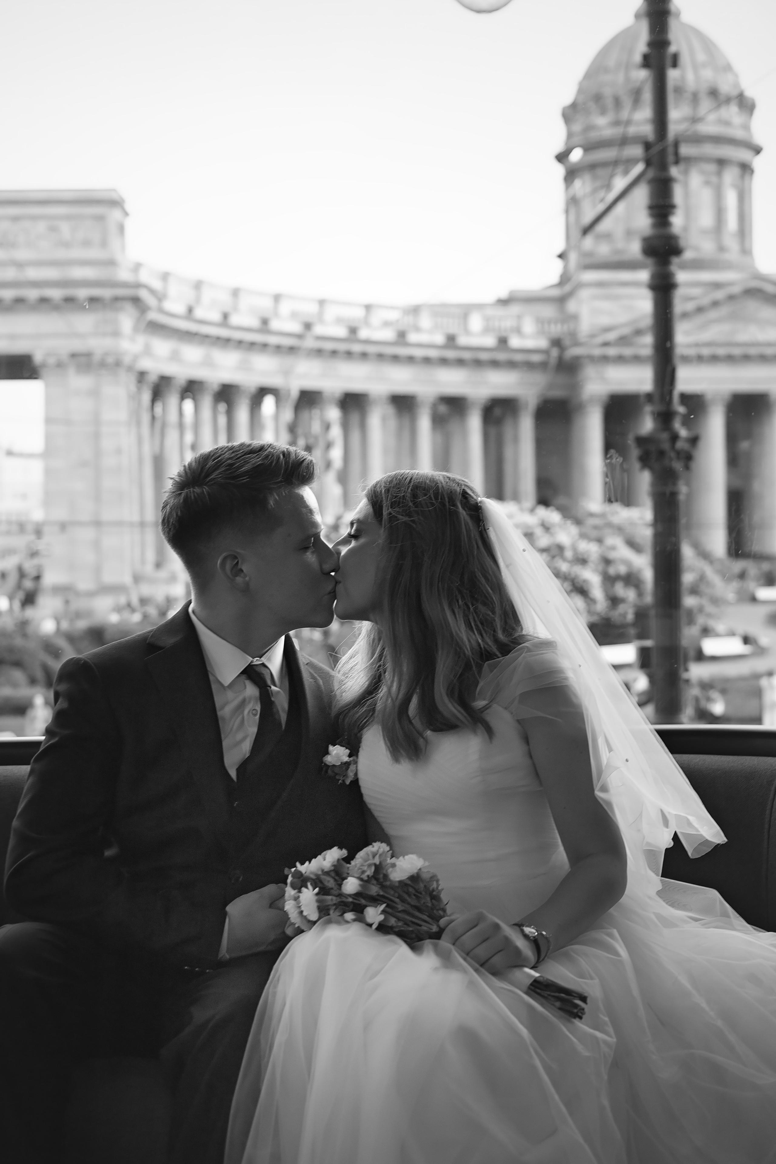 ЗАГС 2 + Прогулка. Семейный фотограф в Санкт-Петербурге. Запечатление мгновений и ярких воспоминаний в Вашей жизни