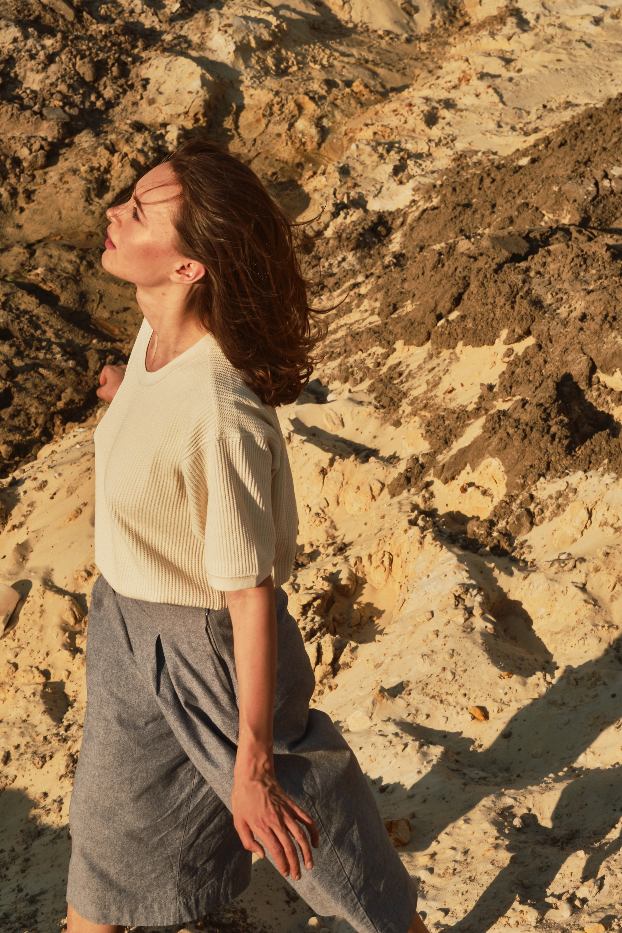 Светлана в пустыне (на пляже). Фотограф Максим Ерёмин