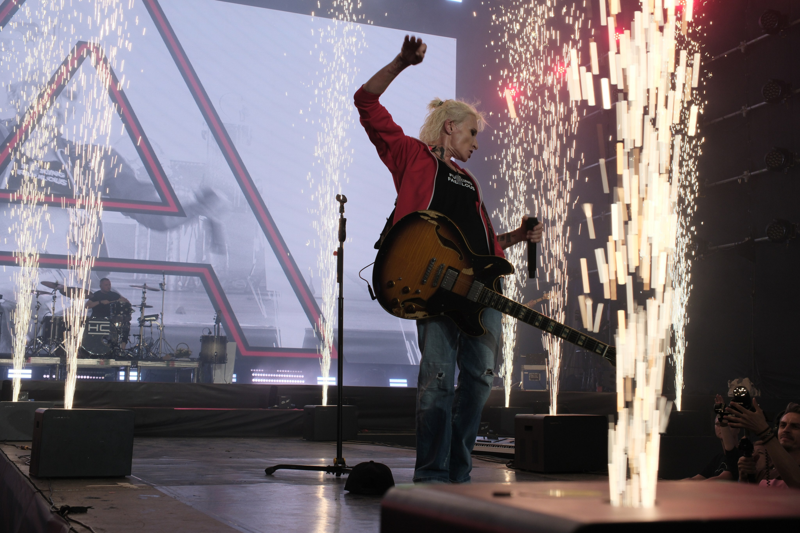 Диана Арбенина (группа «Ночные снайперы») — Москва, МТС Live Лето 2024. RedGeek - блогер и стручњак за образовање и ИТ Кирил Ситнов