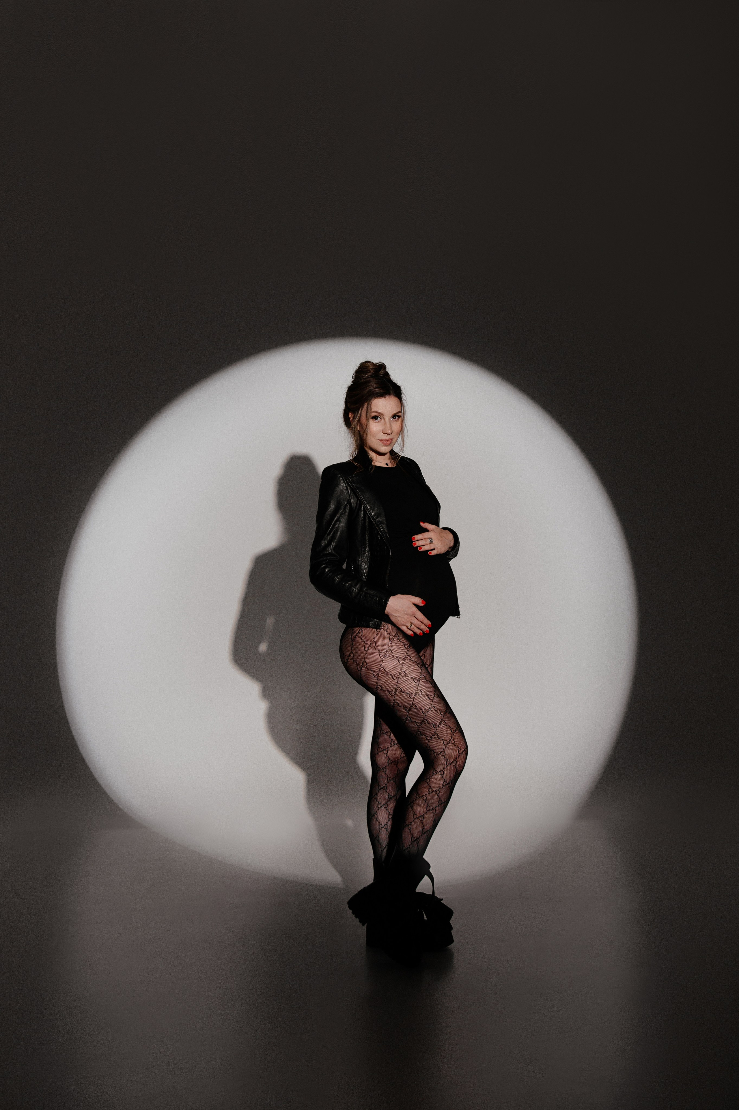 Фотосессия беременности на студии Караганда. Свадебный фотограф Караганда