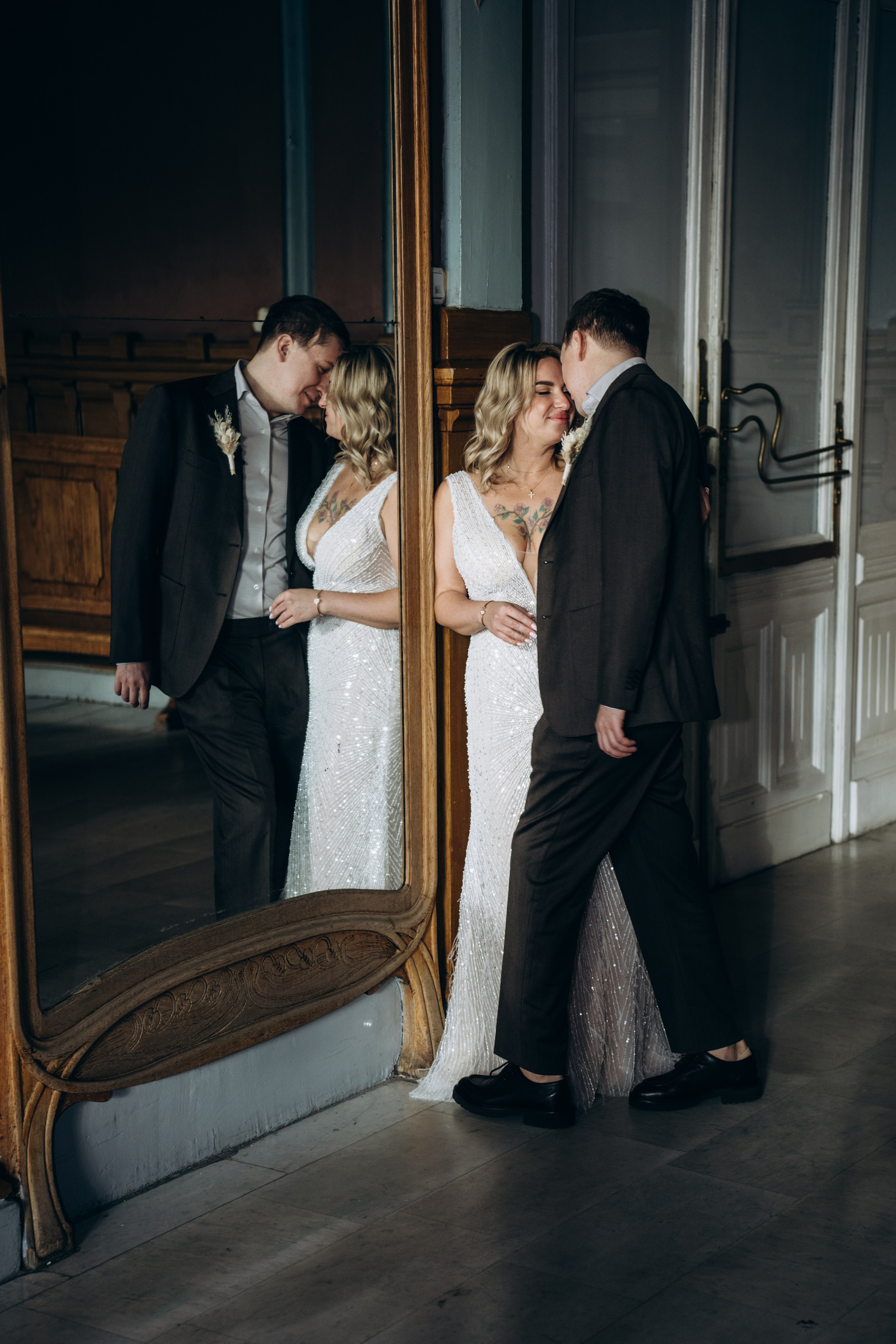 Качественная свадебная съемка в Москве — романтичные и динамичные фотографии с профессиональной обработкой.