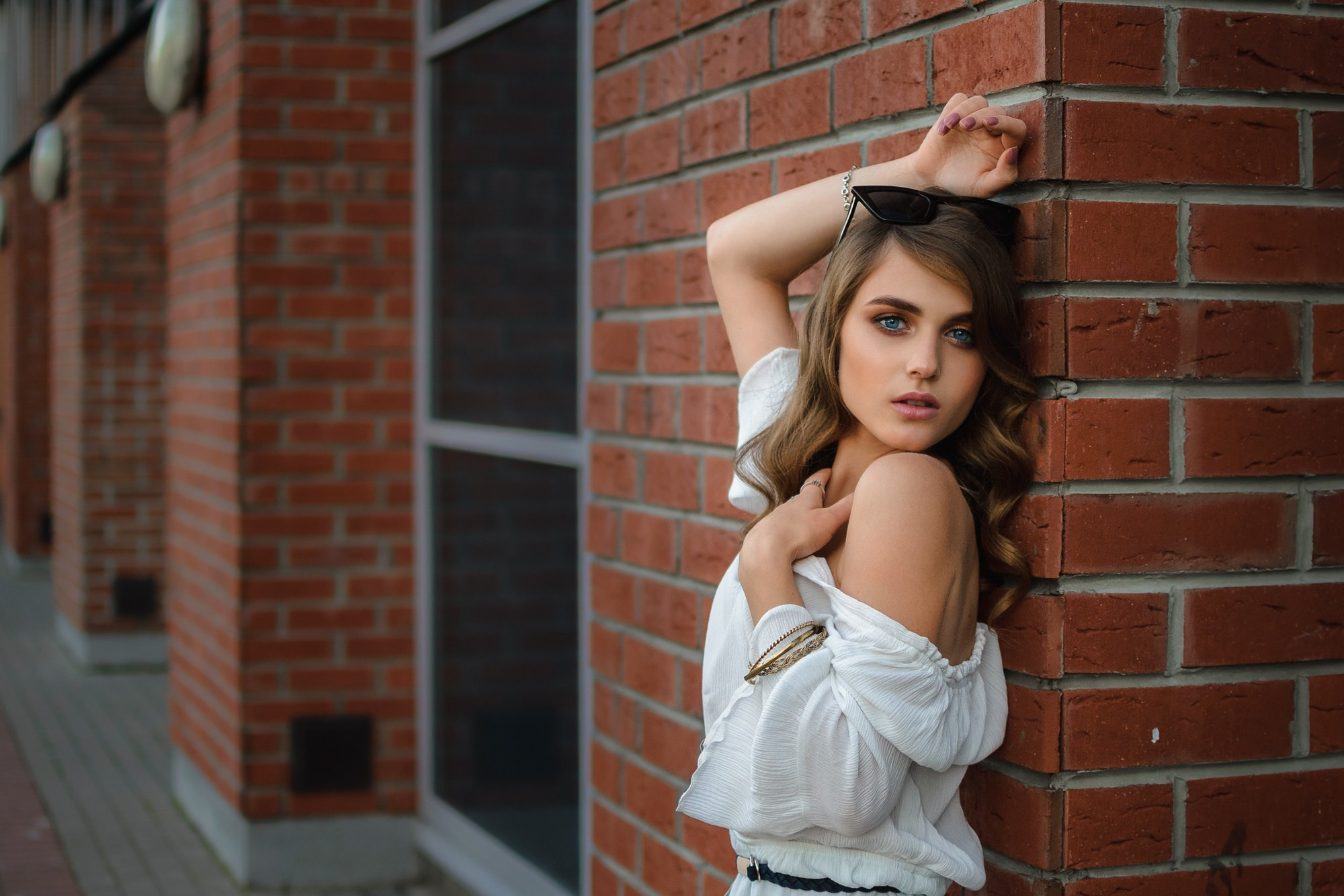 Стильная фотосессия для девушки. Компания и фотошкола по созданию контента в Москве