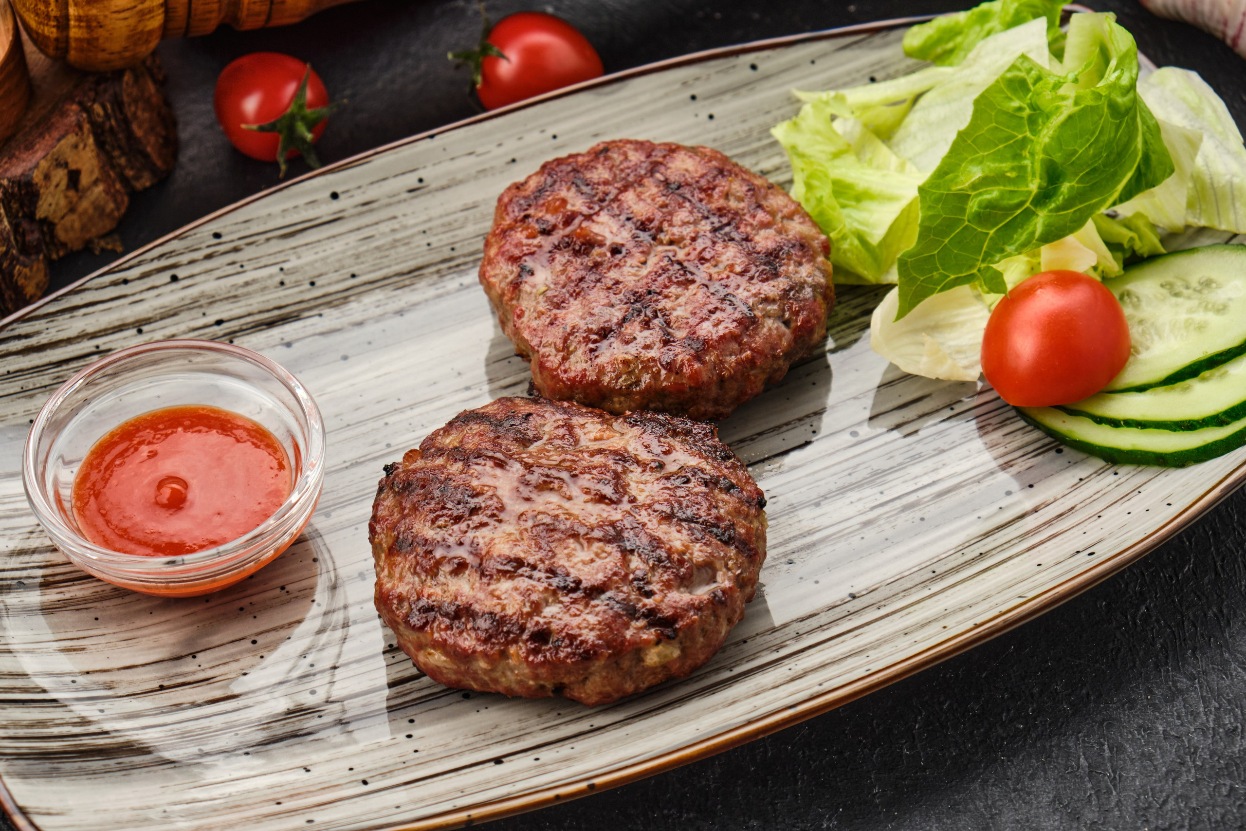 რესტორნის ფოტოგადაღება ბურგერებითა და გრილ მენიუთი | ფუდ ფოტოგრაფი და ინტერიერები თბილისი. კომერციული ფოტოგრაფი თბილისი | კერძებისა და პროდუქციის გადაღება | გორბაჩოვი ვიტალი