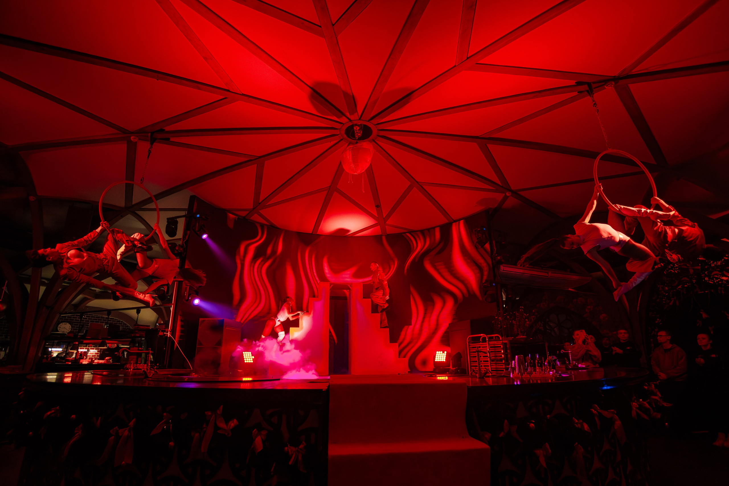 Городской корпоратив в PTIZZA_Ялта_29.12.2025. Аминов Руслан | Фотограф