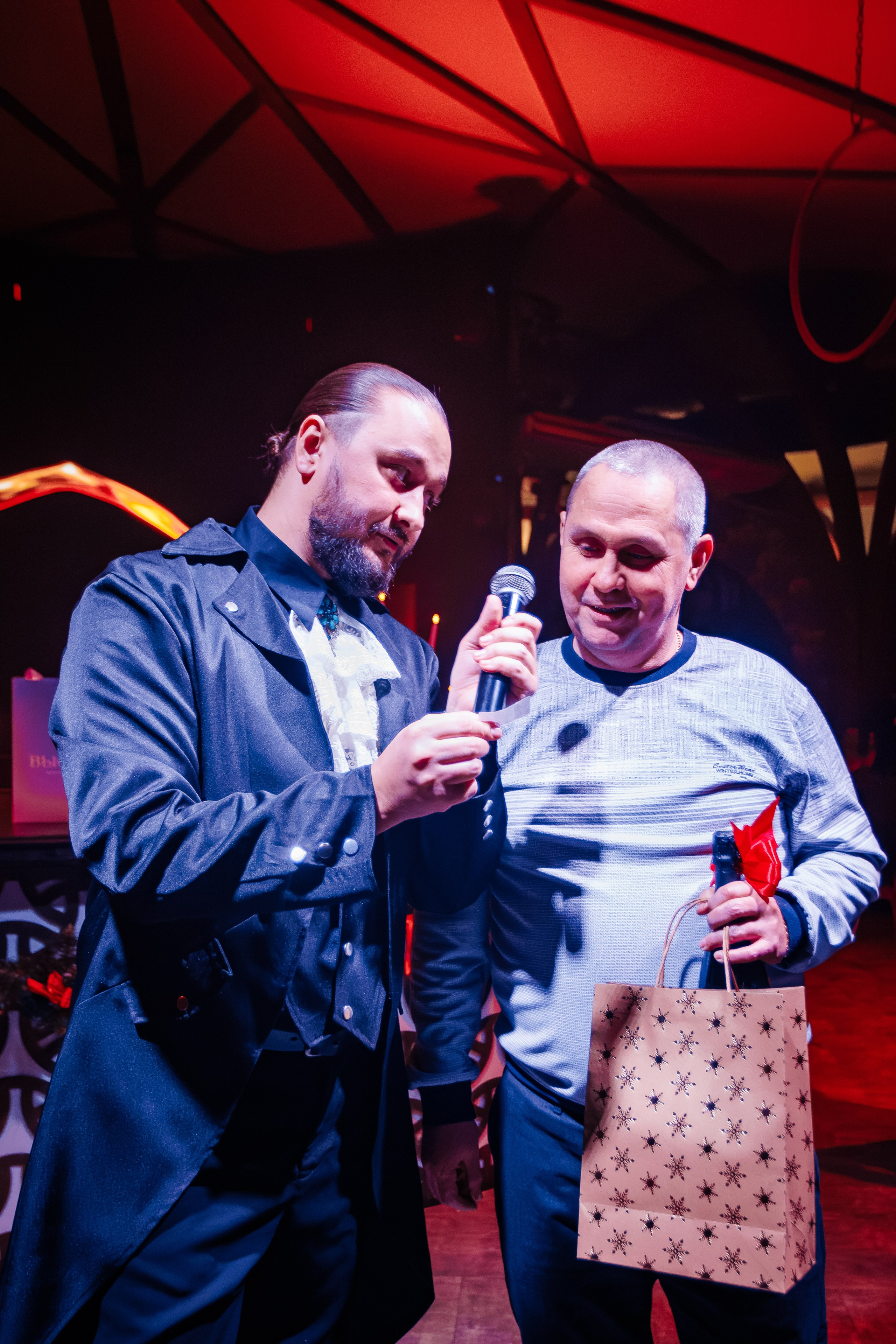 Новогодняя шоу-программа «MAGIC TIME» в PTIZZA BAR_Ялта_31.12.2025. Аминов Руслан | Фотограф