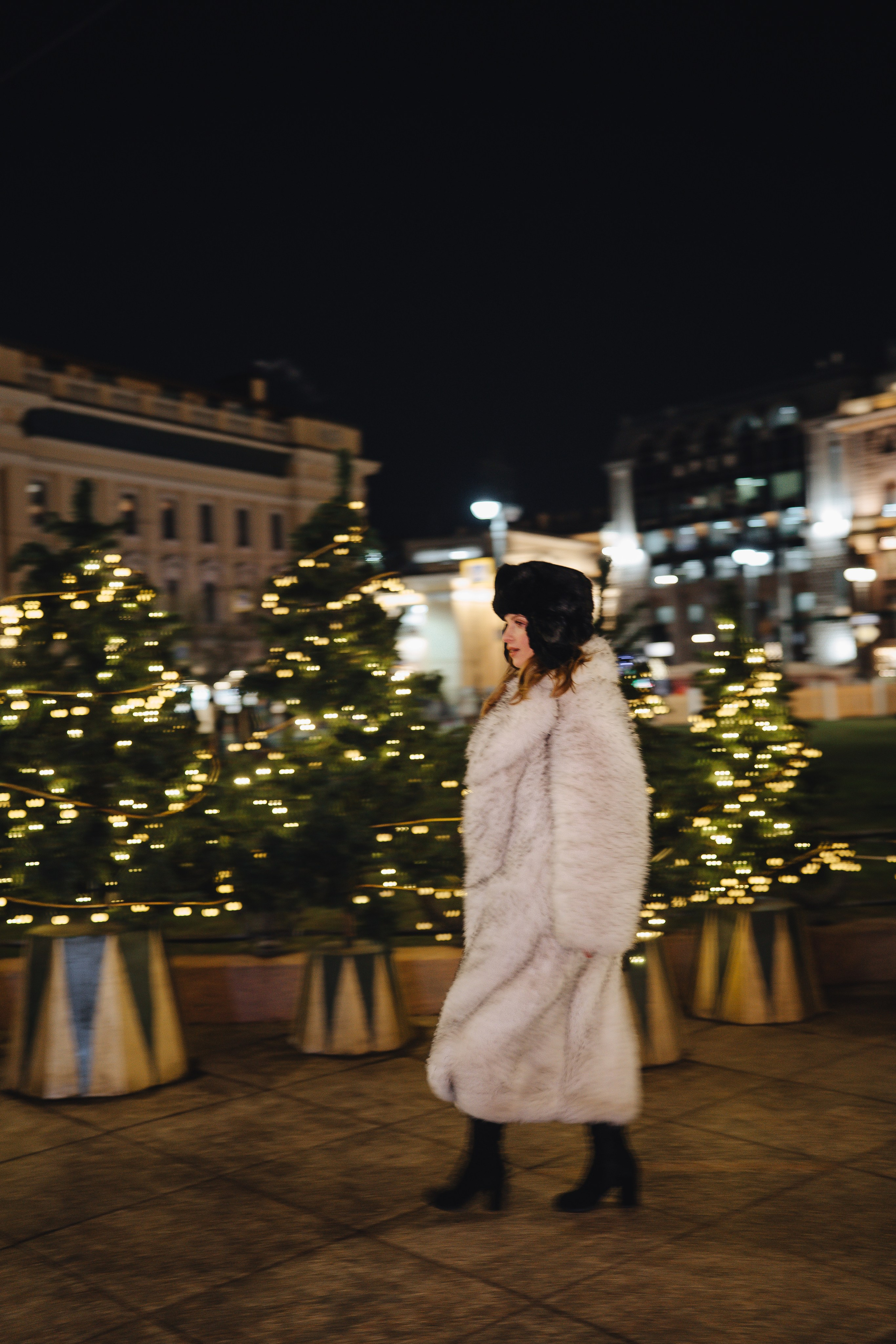 ПРОГУЛКА НА МАНЕЖНОЙ ПЛОЩАДИ ДЛЯ ДЕВУШКИ ПЕРЕД НОВЫМ ГОДОМ (НОВОГОДНЯЯ ФОТОСЕССИИЯ НА МАНЕЖНОЙ ПЛОЩАДИ). Профессиональный фотограф, Санкт-Петербург — Виктория Богомолова
