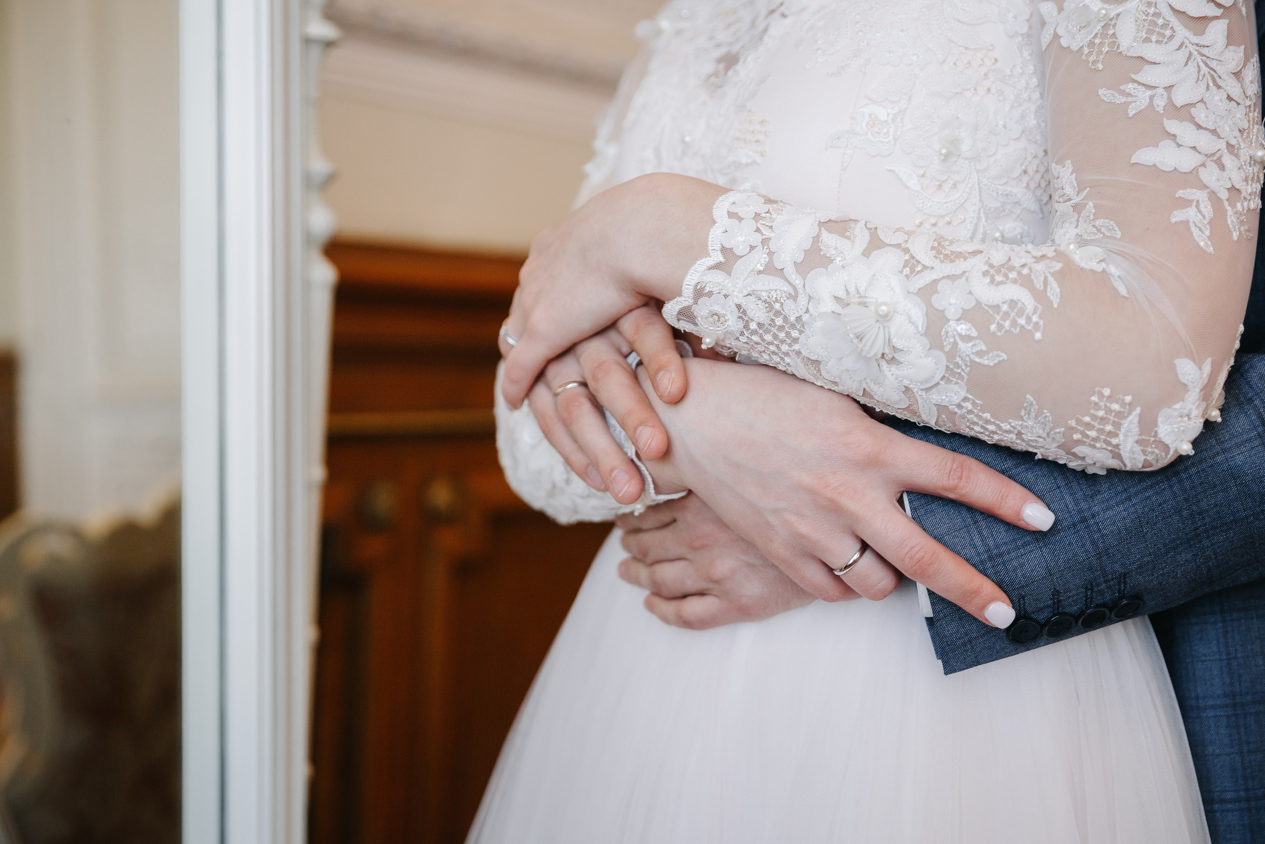 МАЙ | Дворец № 1, Атланты, Эрмитажный дворик. Свадебный фотограф в Санкт-Петербурге Полина Корзухина