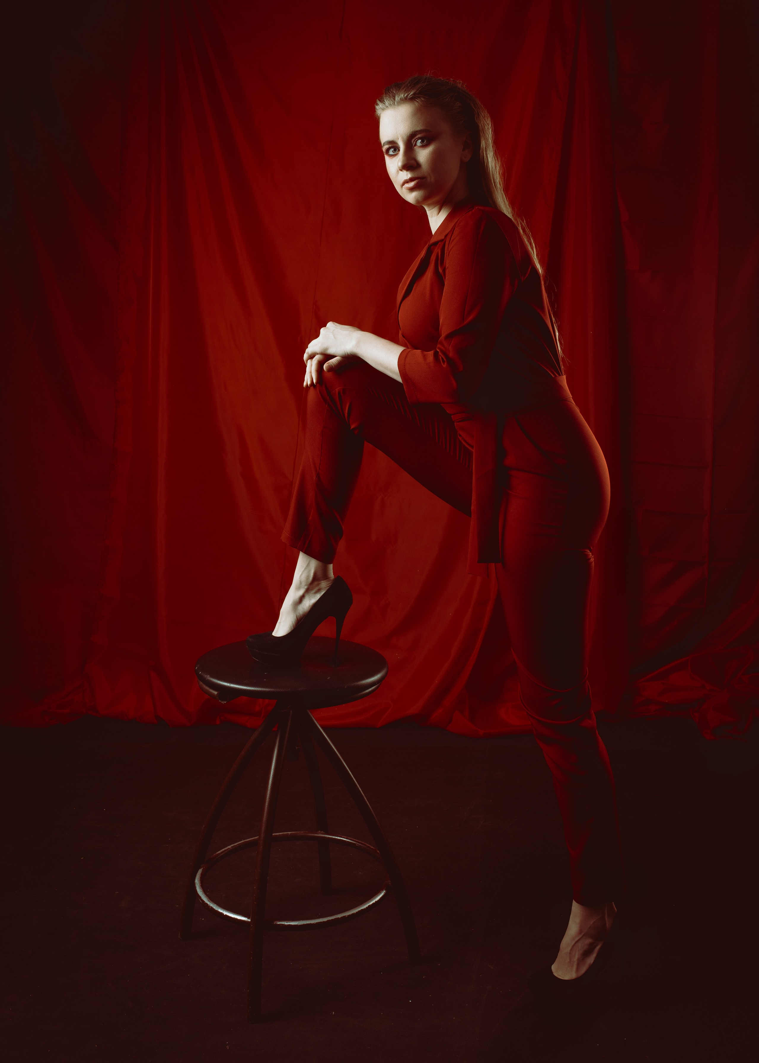 Фотосессия в красном для Дарьи