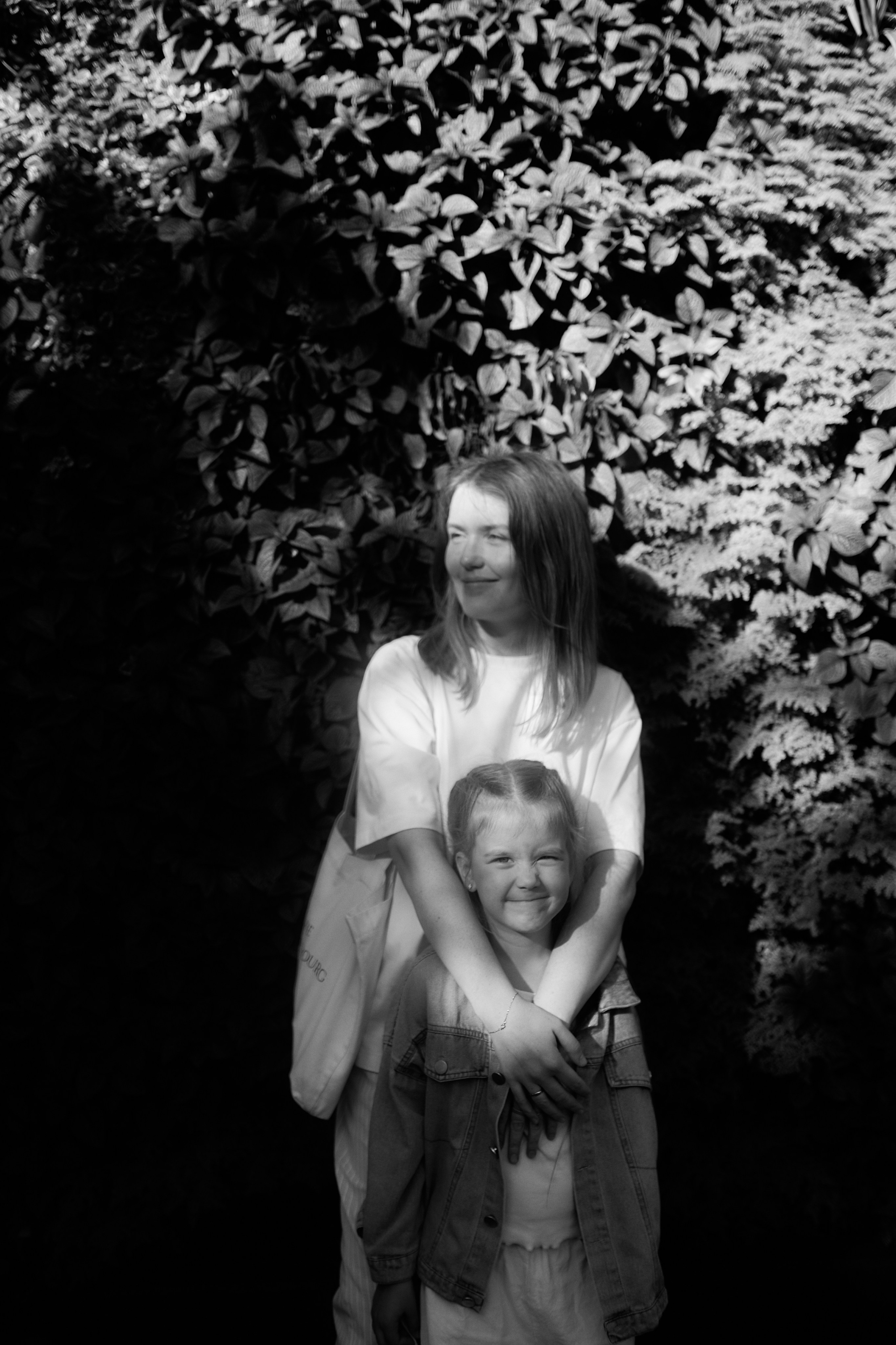 Катя и Ника. Прогулка по Новому Арбату. Семейный и свадебный lifestyle-фотограф в Москве Мария Петрова