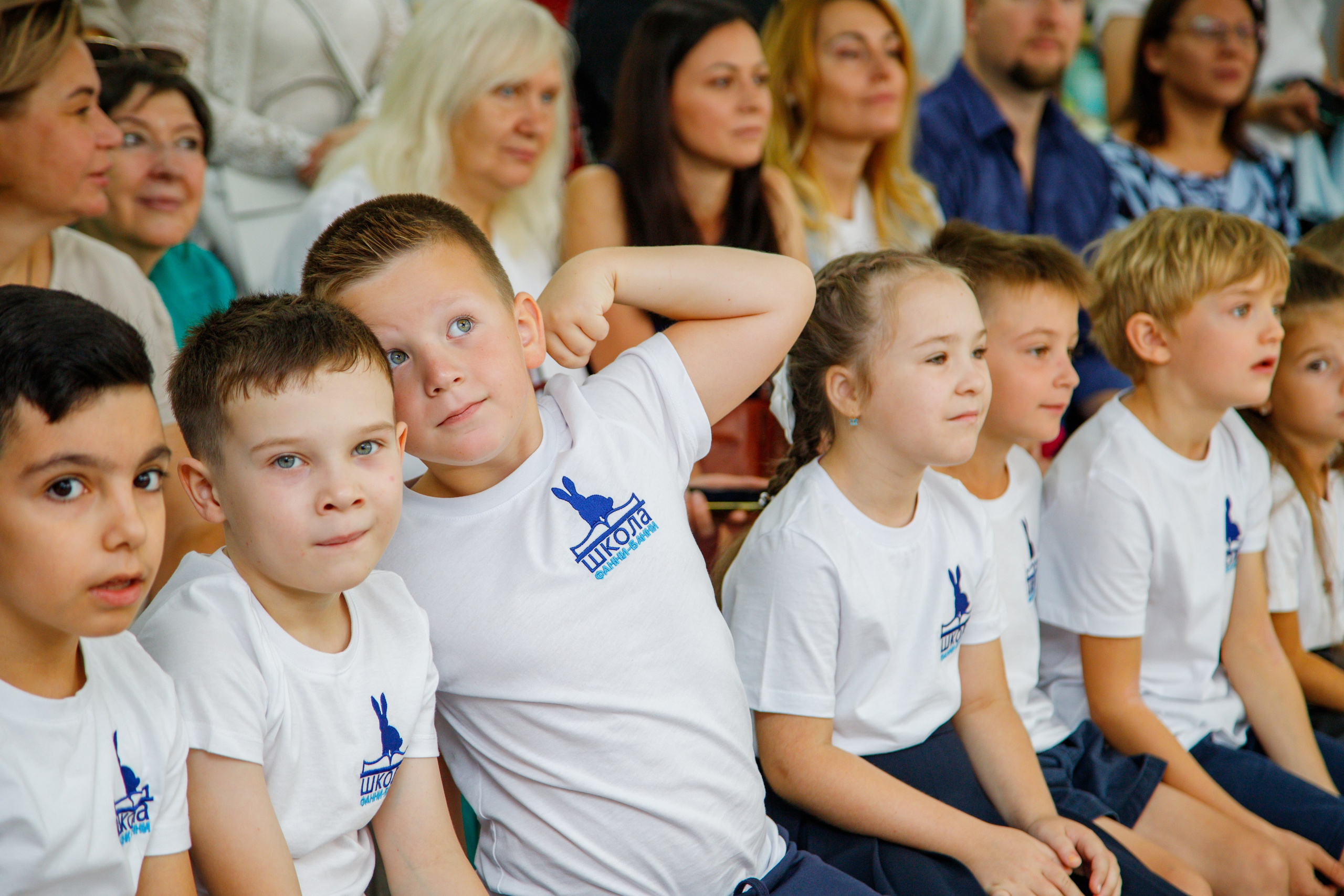 Репортажная съемка праздника знаний в школе. Семейный и школьный фотограф в Москве Анна Ткач