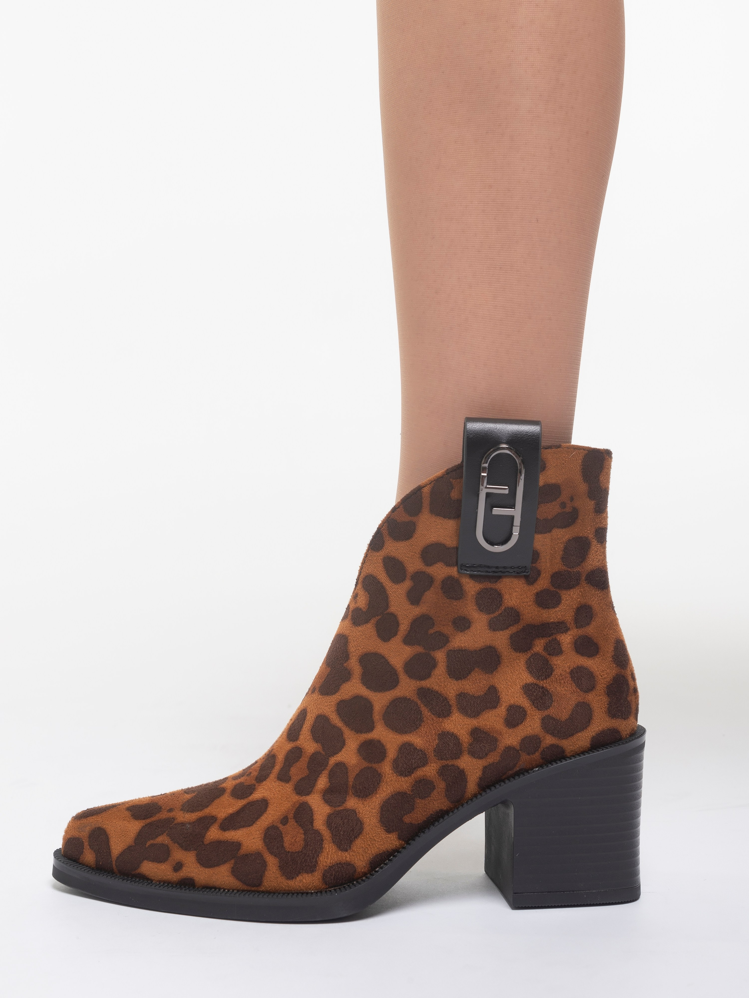 КАТАЛОГ ОБУВИ ОТ KARI. Фотограф