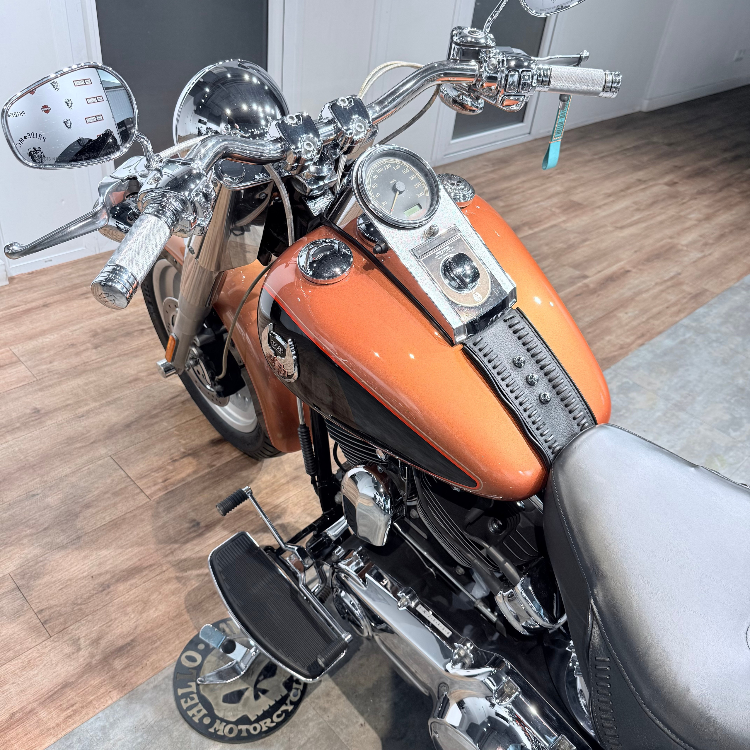 Купить Harley-Davidson 2008 Fat Boy 105 Yеаrs Аnnivеrsary (Softail/Dyna) — подробнее на сайте. Hello Davidson, Москва. Только хорошие мотоц