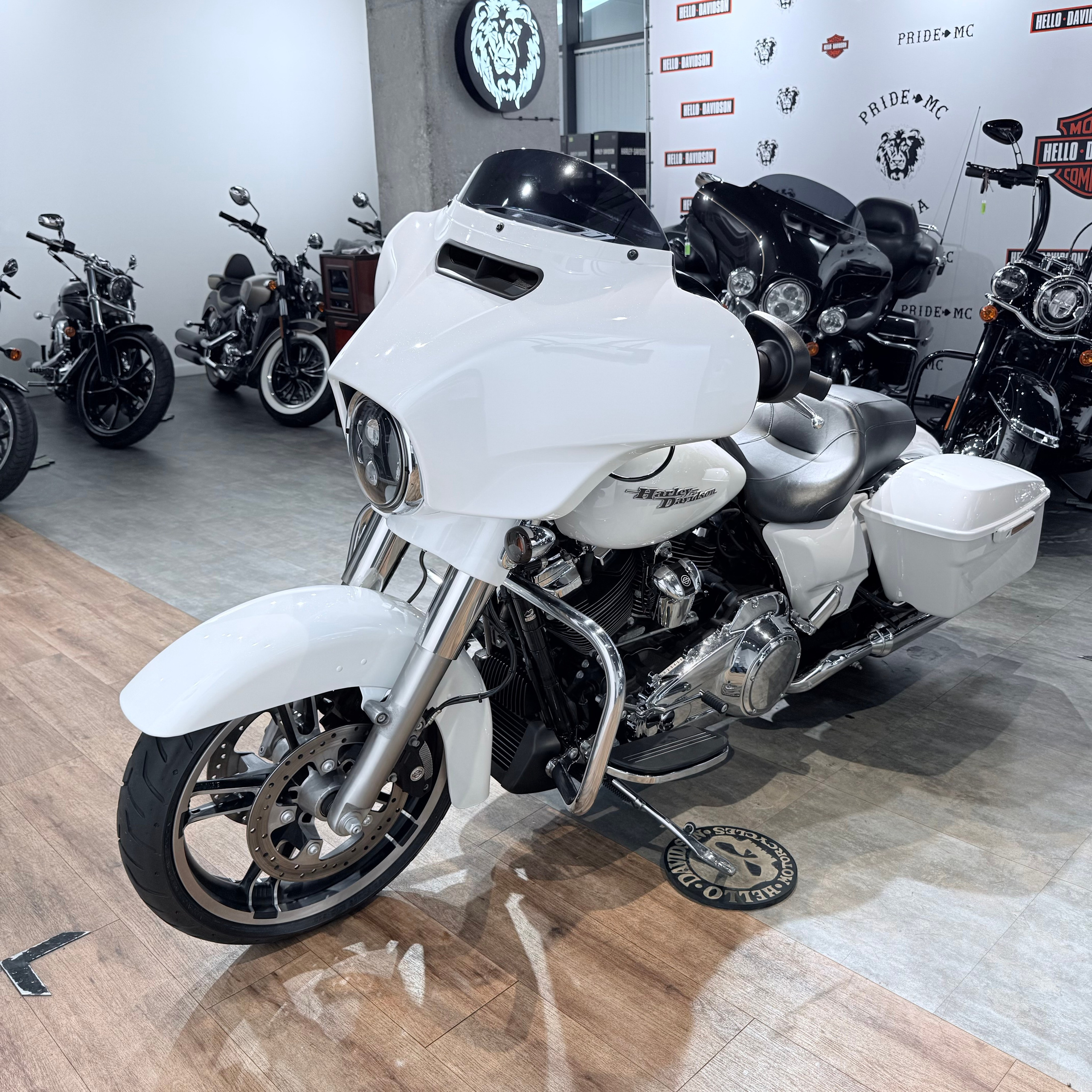 Мотоциклы Harley-Davidson 2017 Street Glide 107 АВS ICE (Touring) — купить мотоцикл. Hello Davidson, Москва. Только хорошие мотоциклы…
