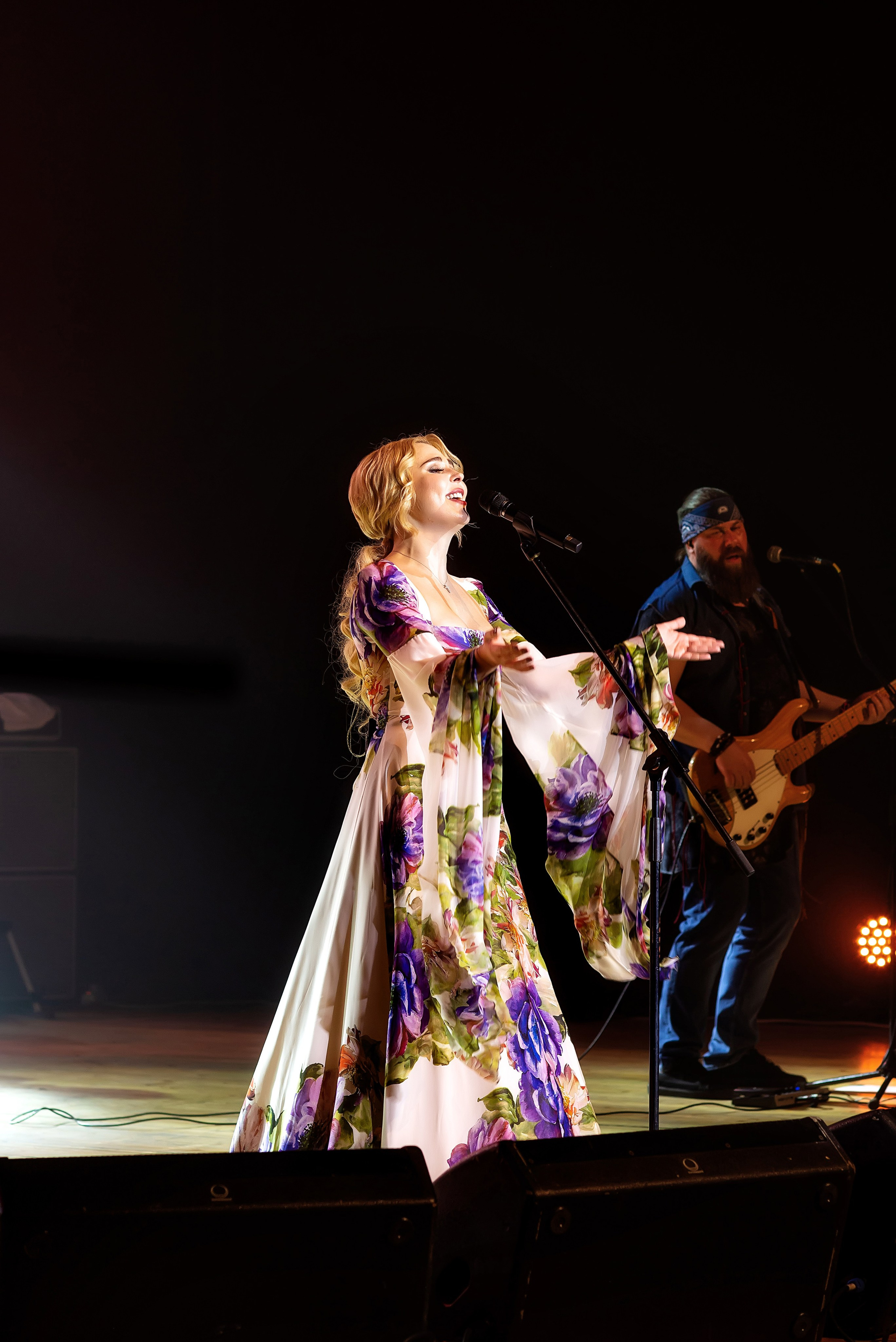 Концерт Пелагеи. Школьный, фэшн фотограф в Тюмени и в России Ирина Королева