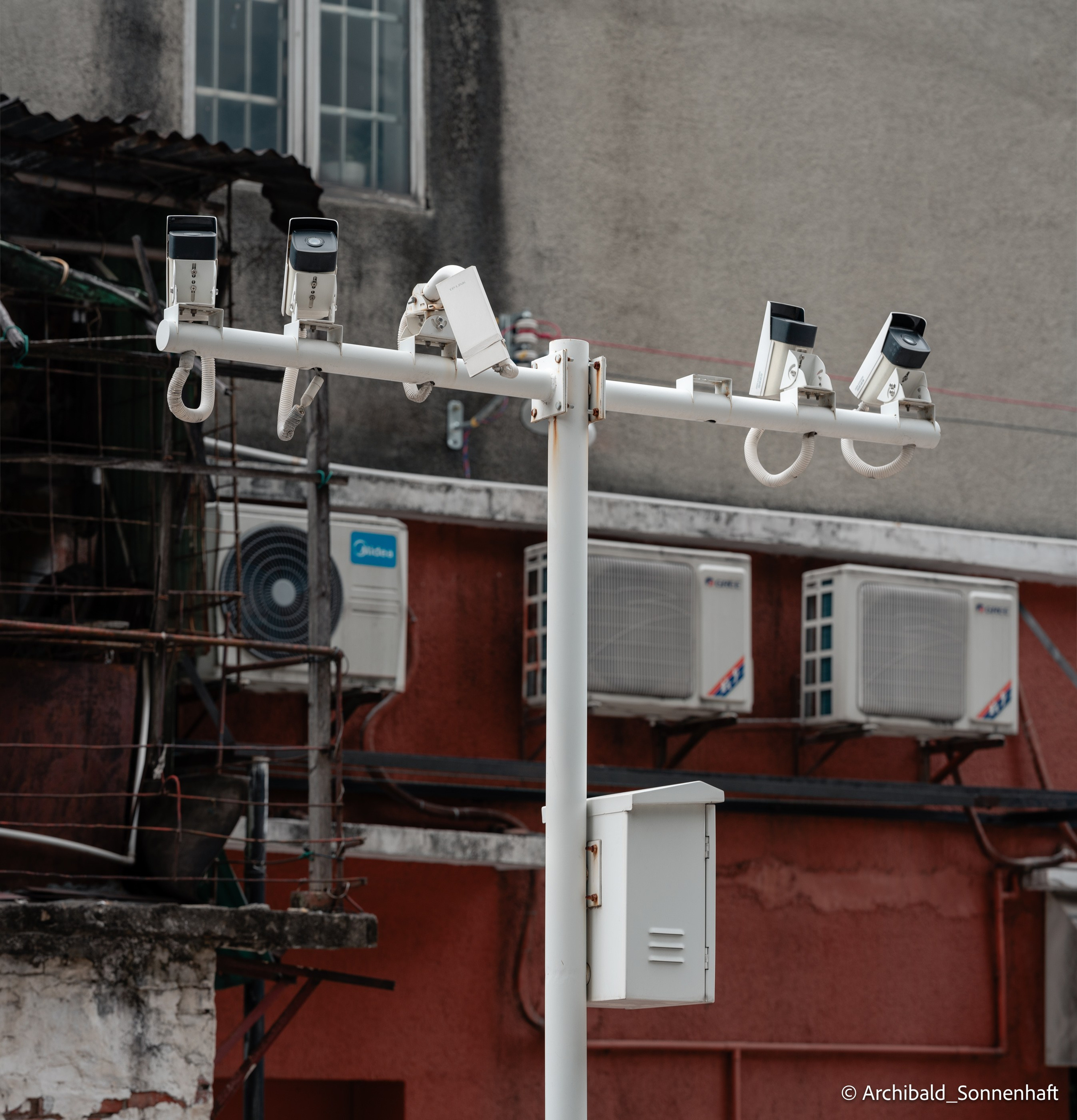 Walking in GZ, sunday. Photographer in Guangzhou, China. Archibald Sonnenhaft