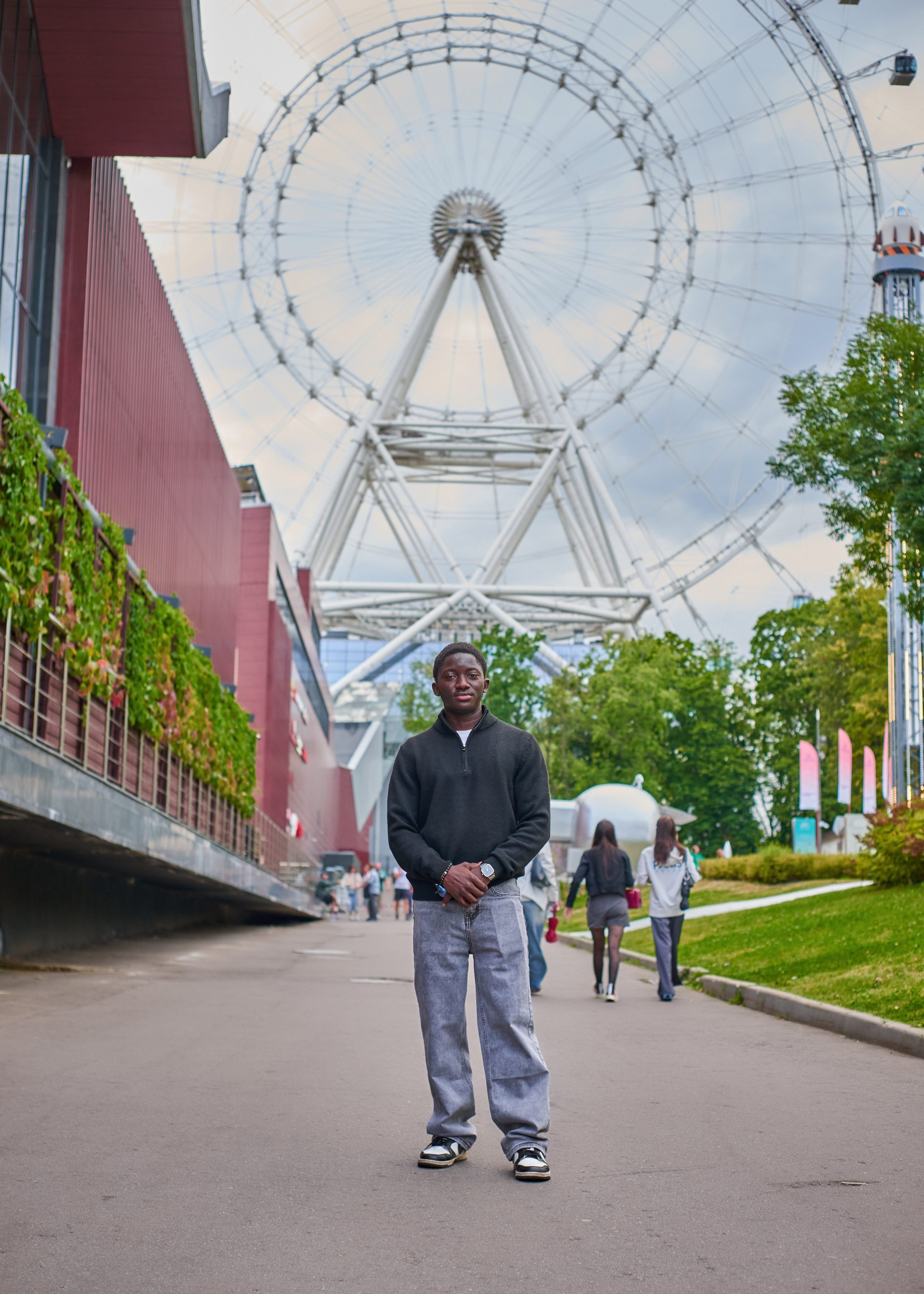 Friends. Hi, I’m Dairo James of  The Elysian Photography! I capture genuine moments across weddings, events, and portraits in Moscow