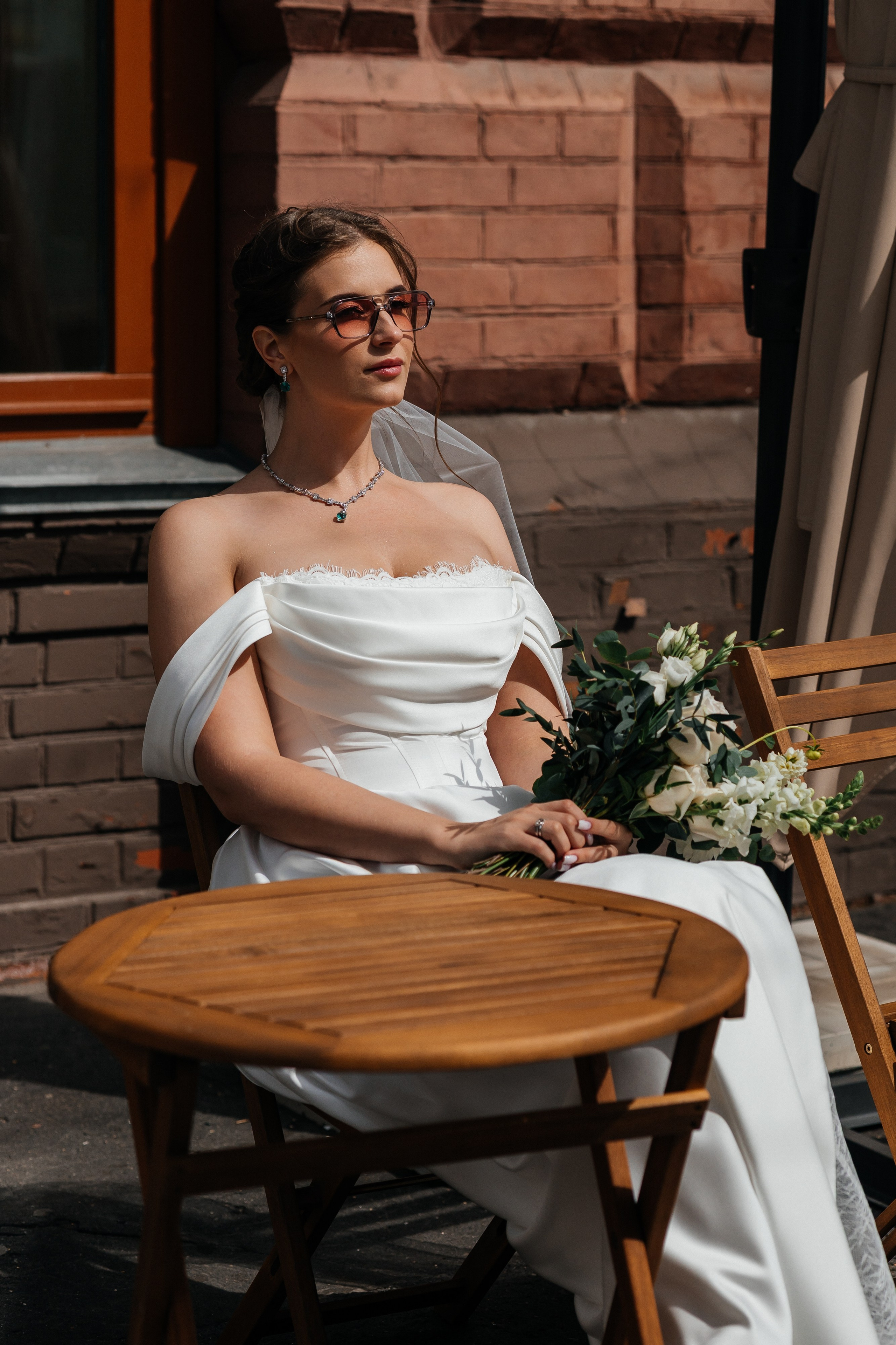 Свадебная прогулка на корабле. Олег Сверчков | Свадебный фотограф Вологда