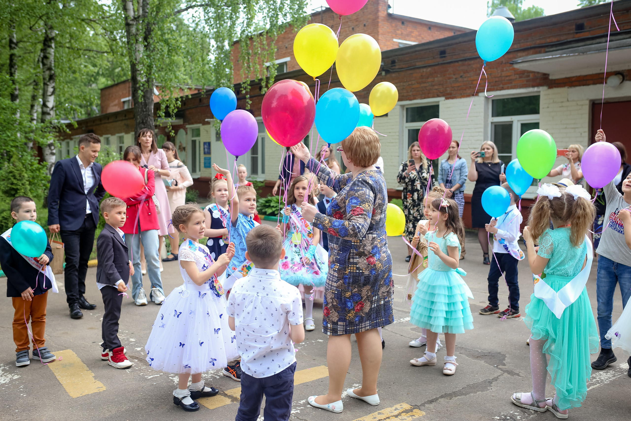 Съёмки праздников и выпускных в детских садиках и школах. Семейный и детский фотограф Эльвира Билибина
