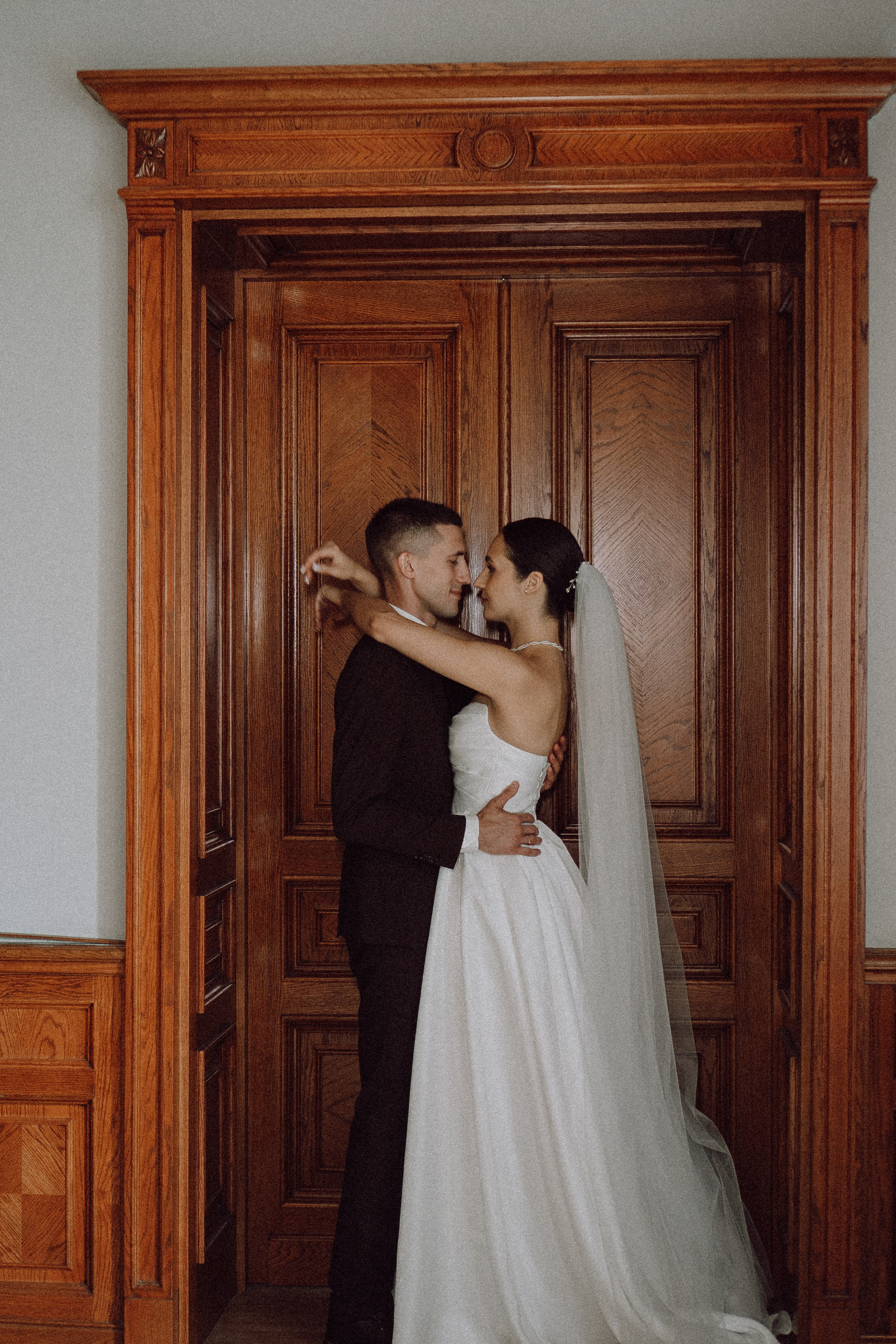 СВАДЕБНАЯ ПРОГУЛКА В САНТК-ПЕТЕРБУРГЕ (ИСАКИЕВСКИЙ СОБОР, ЗИМНЯЯ КАНАВКА, ЭРМИТАЖ И БОЛЬШАЯ МОРСКАЯ УЛИЦА). Профессиональный фотограф, Санкт-Петербург — Виктория Богомолова