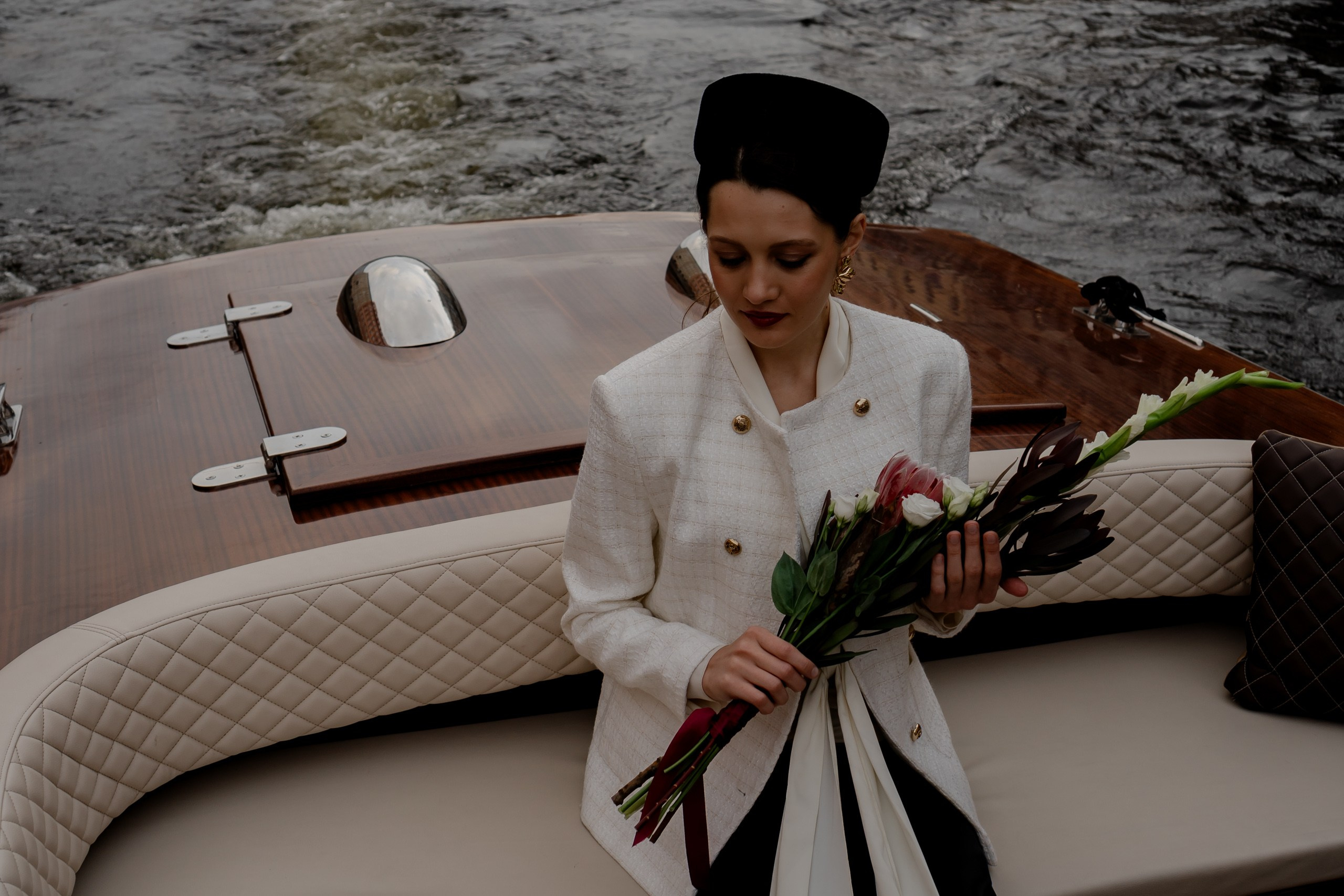 СВАДЕНБНАЯ СЬЕМКА НА КАТЕРЕ ПО КАНАЛАМ САНКТ-ПЕТЕРБУРГА И В АКВАТОРИИ НЕВЫ. Профессиональный фотограф, Санкт-Петербург — Виктория Богомолова