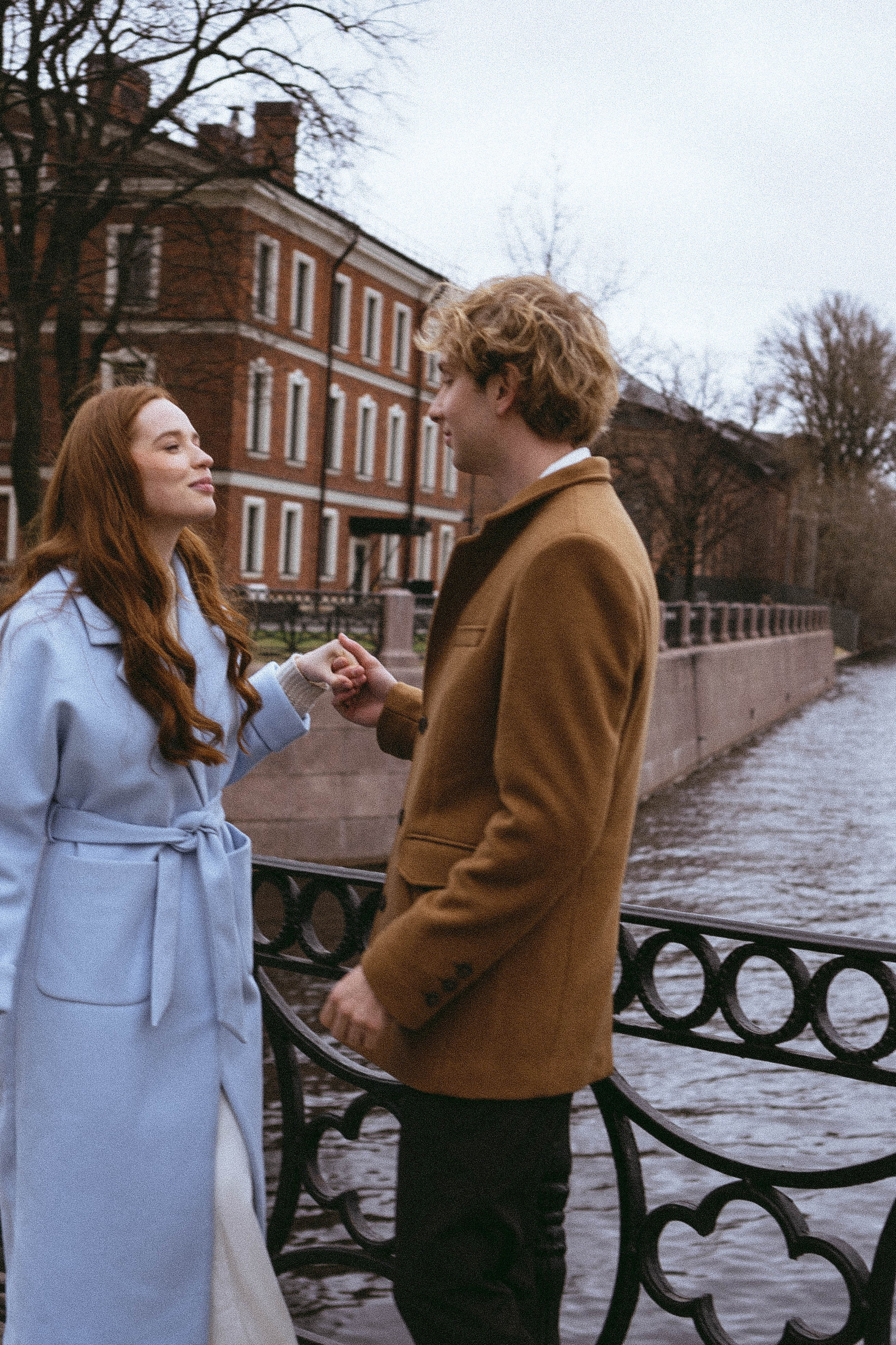 СВАДЕБНАЯ СЬЕМКА В ОТЕЛЕ. СБОРЫ ЖЕНИХА И НЕВЕСТЫ И ТАКЖЕ ТОР И ПОДГОТОВКА К ПРОГУЛКЕ И ПРОГУЛКА ПО ПЕТРОГРАДКЕ. Профессиональный фотограф, Санкт-Петербург — Виктория Богомолова