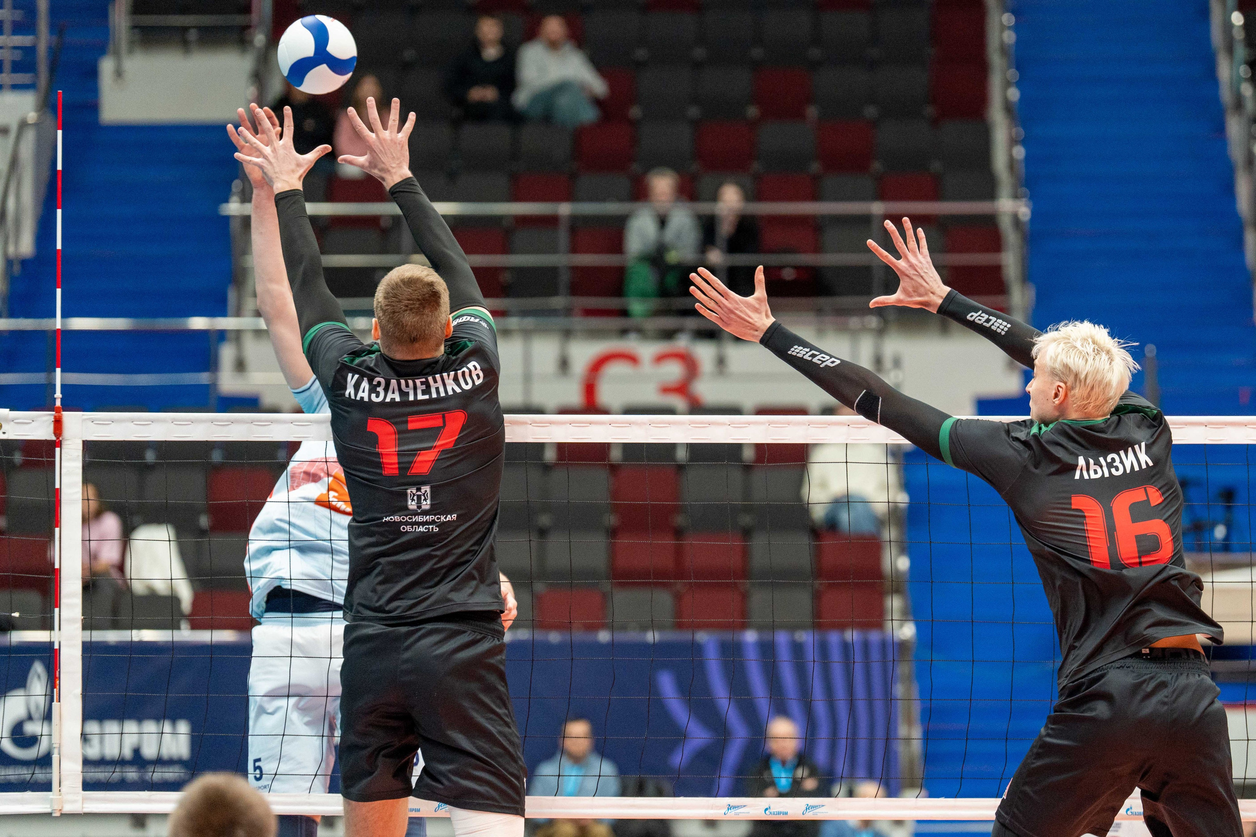 Локомотив — Динамо 3:1: полуфинал Суперкубка России по волейболу 2025 | репортажная съёмка. Спортивный фотограф в Санкт-Петербурге | Антон Гауф