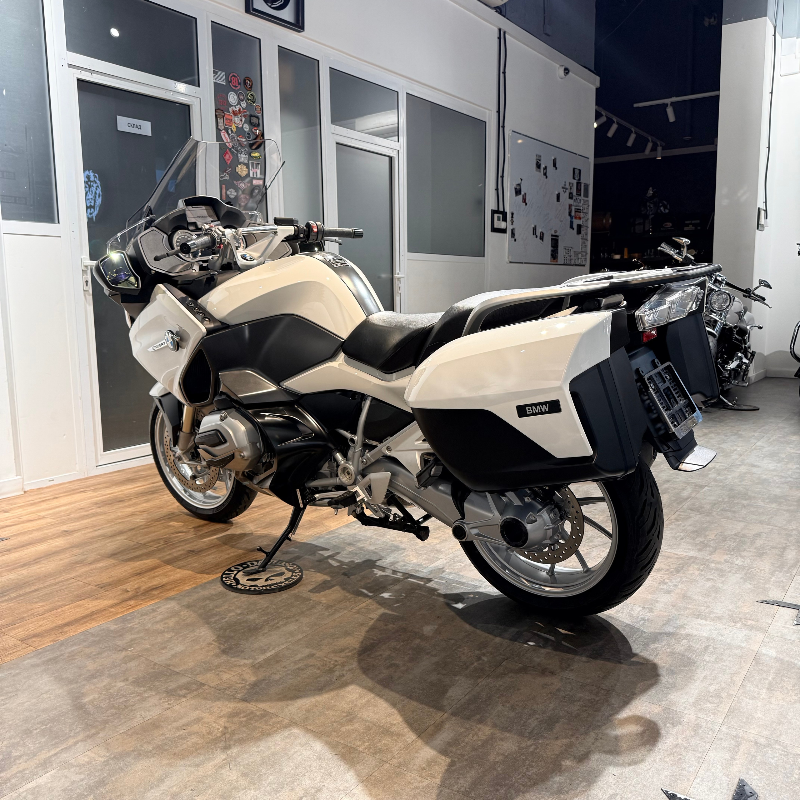 2015 BMW R1200RT Alpine White (VIN WB10*5141). Hello Davidson, Москва. Только хорошие мотоциклы…