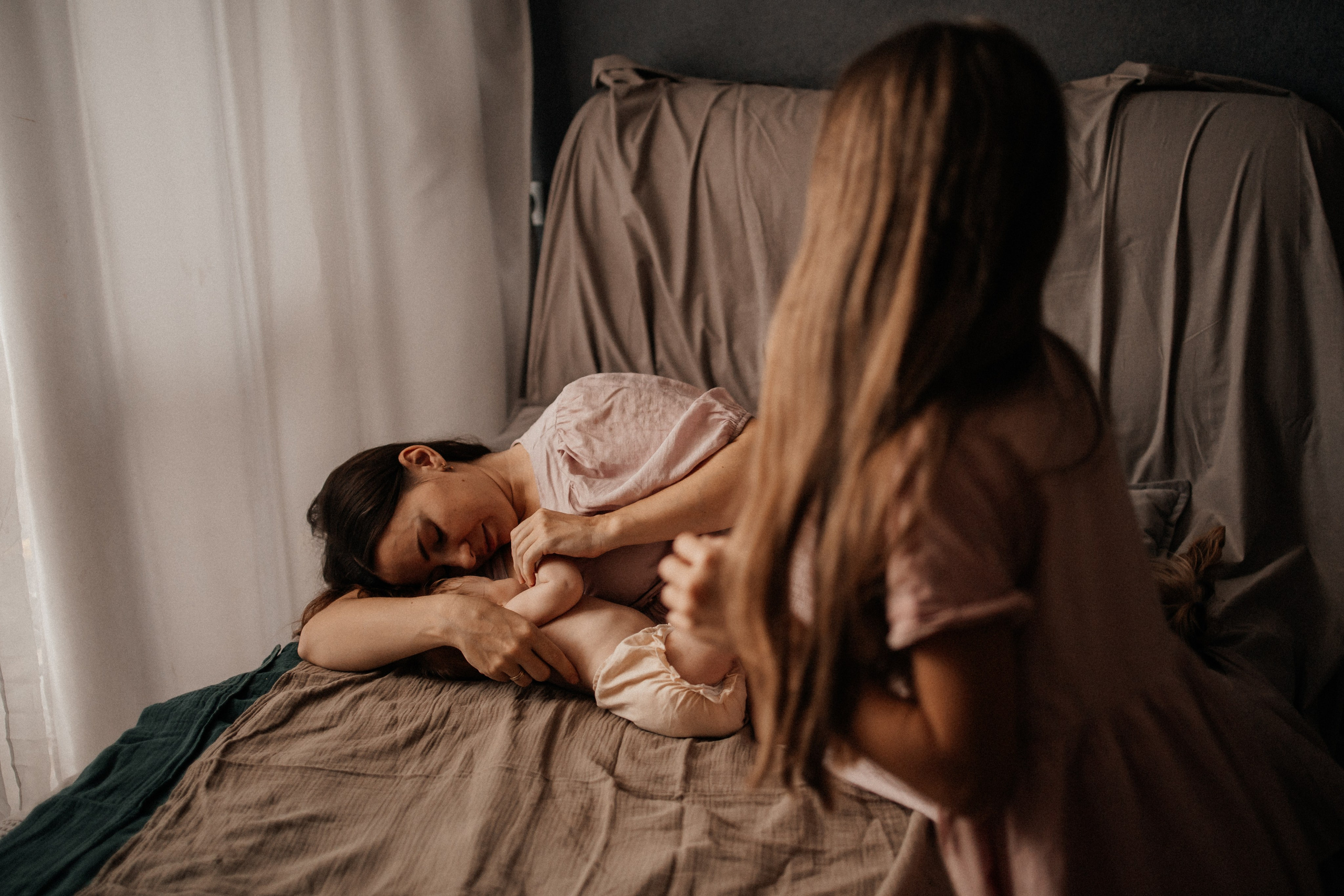 Юлия, Лиля и малышка Яся. Фотограф Алия Танцыкужина