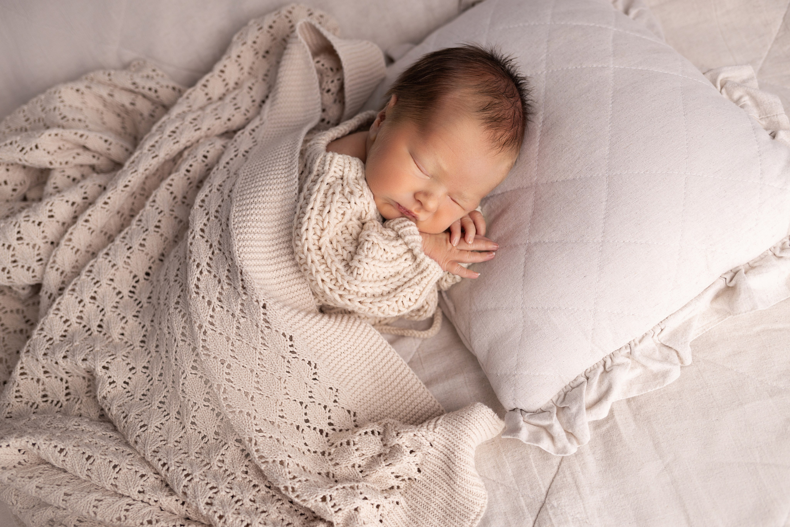 Newborn съемка в стиле Лайф. Фотограф новорожденных малышей в Омске и Омской области Эльвира Камаева