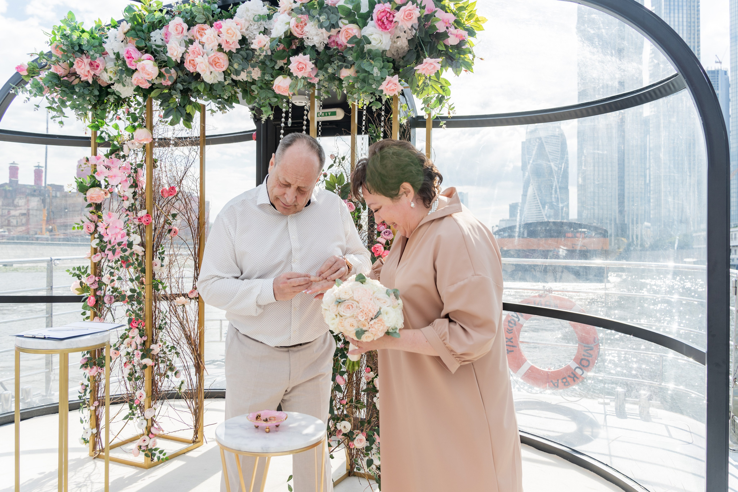 Юлия и Сергей. Регистрация на кораблике. Репортажный и интерьерный фотограф Александра Солдатова
