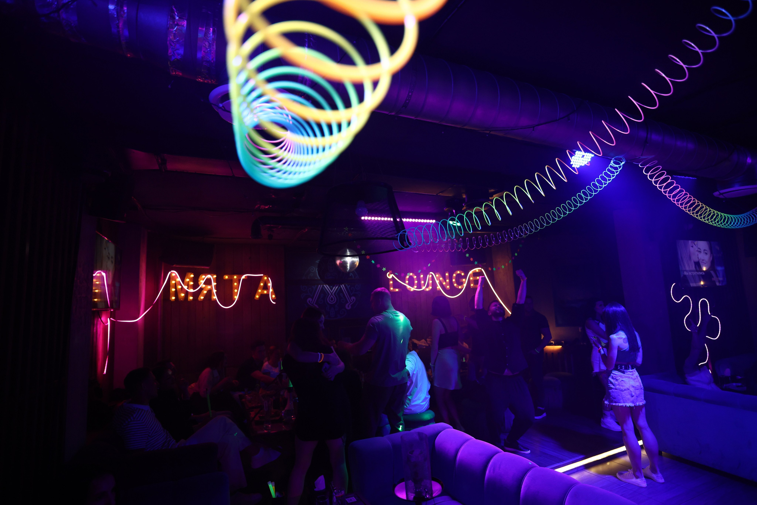 Neon Party 01.08.25. Мята Спортивная — Кальянная, караоке, бар в Минске