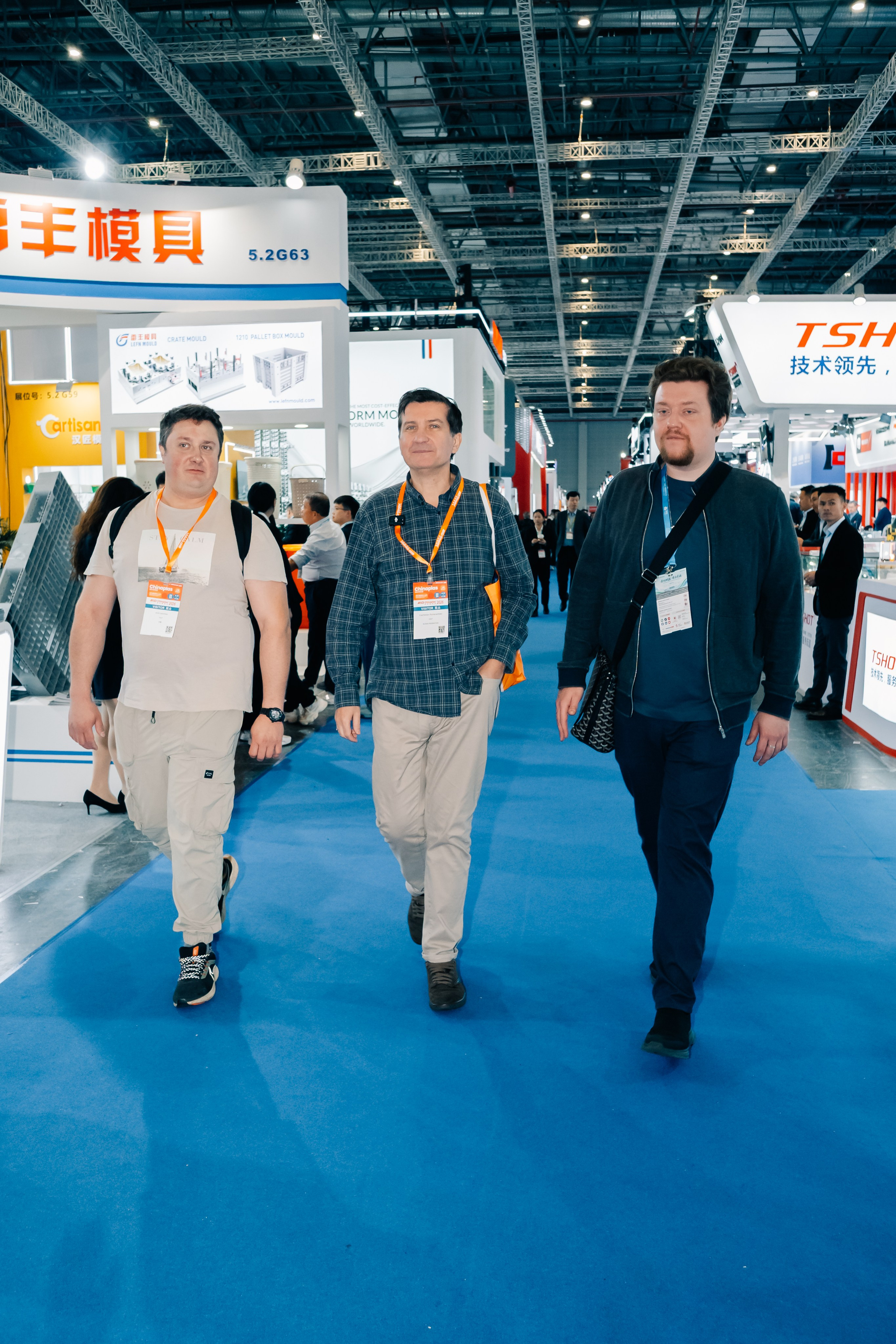 Фото и видеосъемка на выставке CHINAPLAS в Шанхае | Компания VZLP | Фотограф в Шанхае