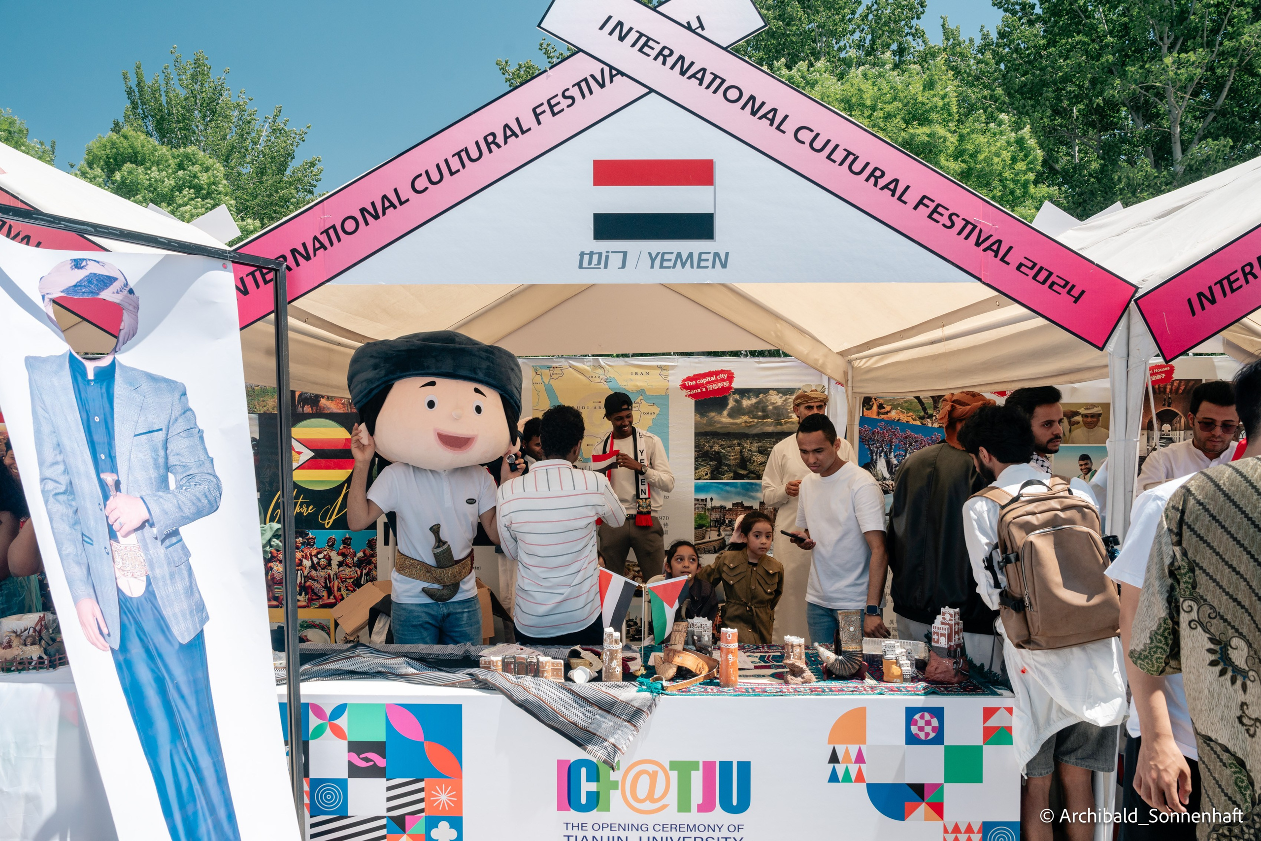 TJU Cultural Festival. Photographer in Guangzhou, China. Archibald Sonnenhaft