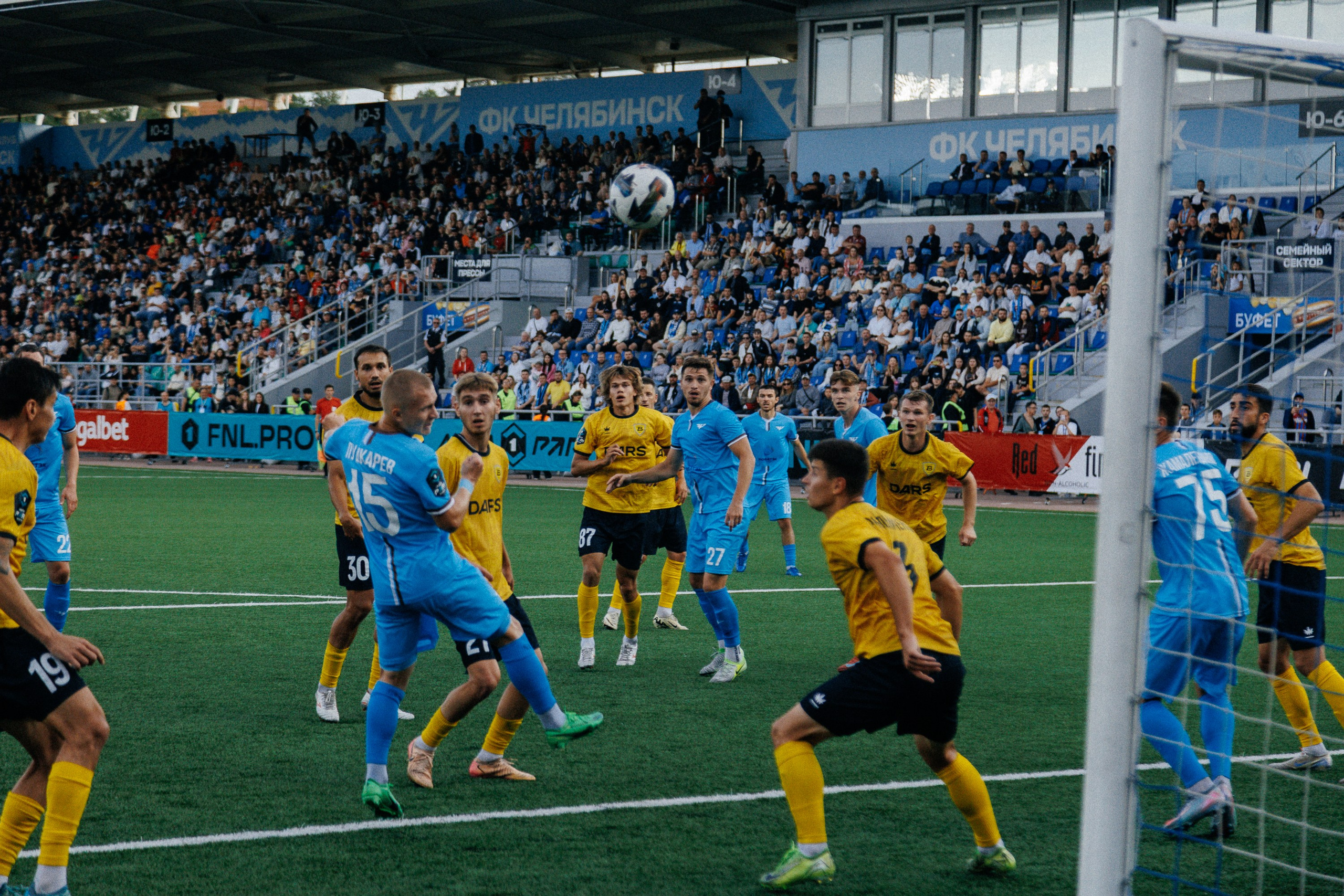 ФК ЧЕЛЯБИНСК Х ФК ВОЛГА. Репортажный фотограф Макс Брагин