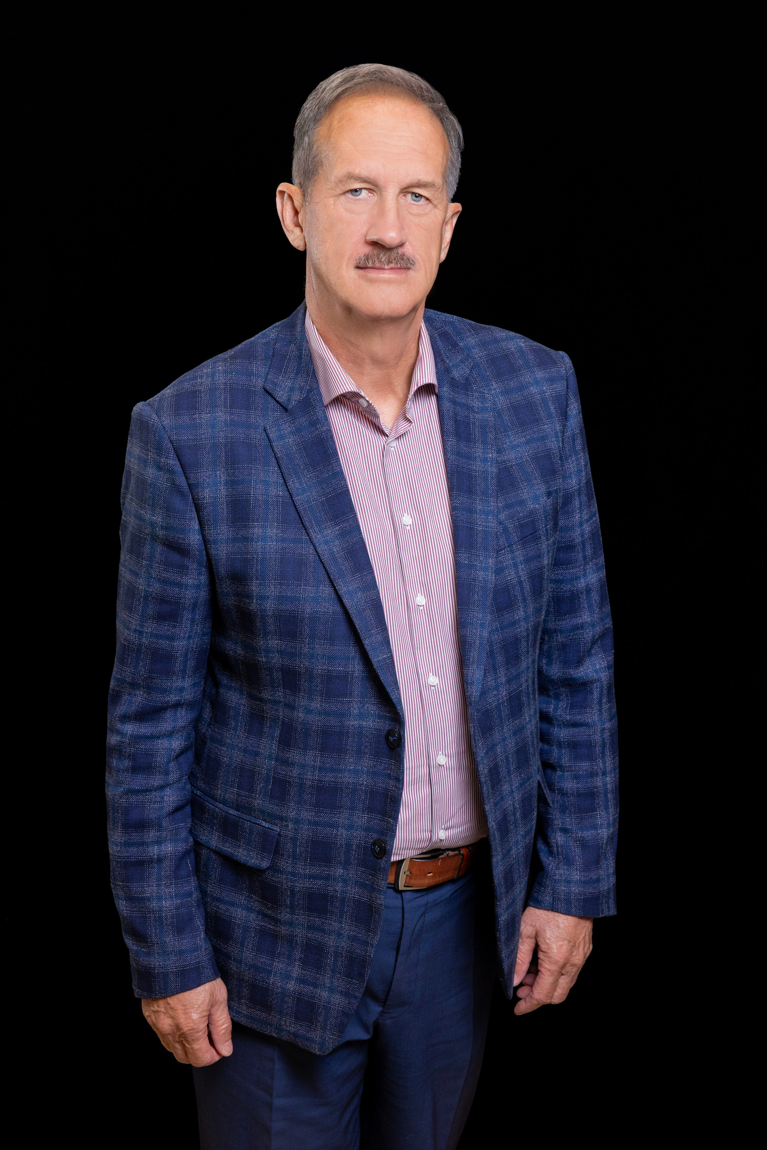 Деловой портрет директора винокуренного завода. Фотограф в Туле Крупский АнДРей. Фотостудия «КАДР71» в Туле