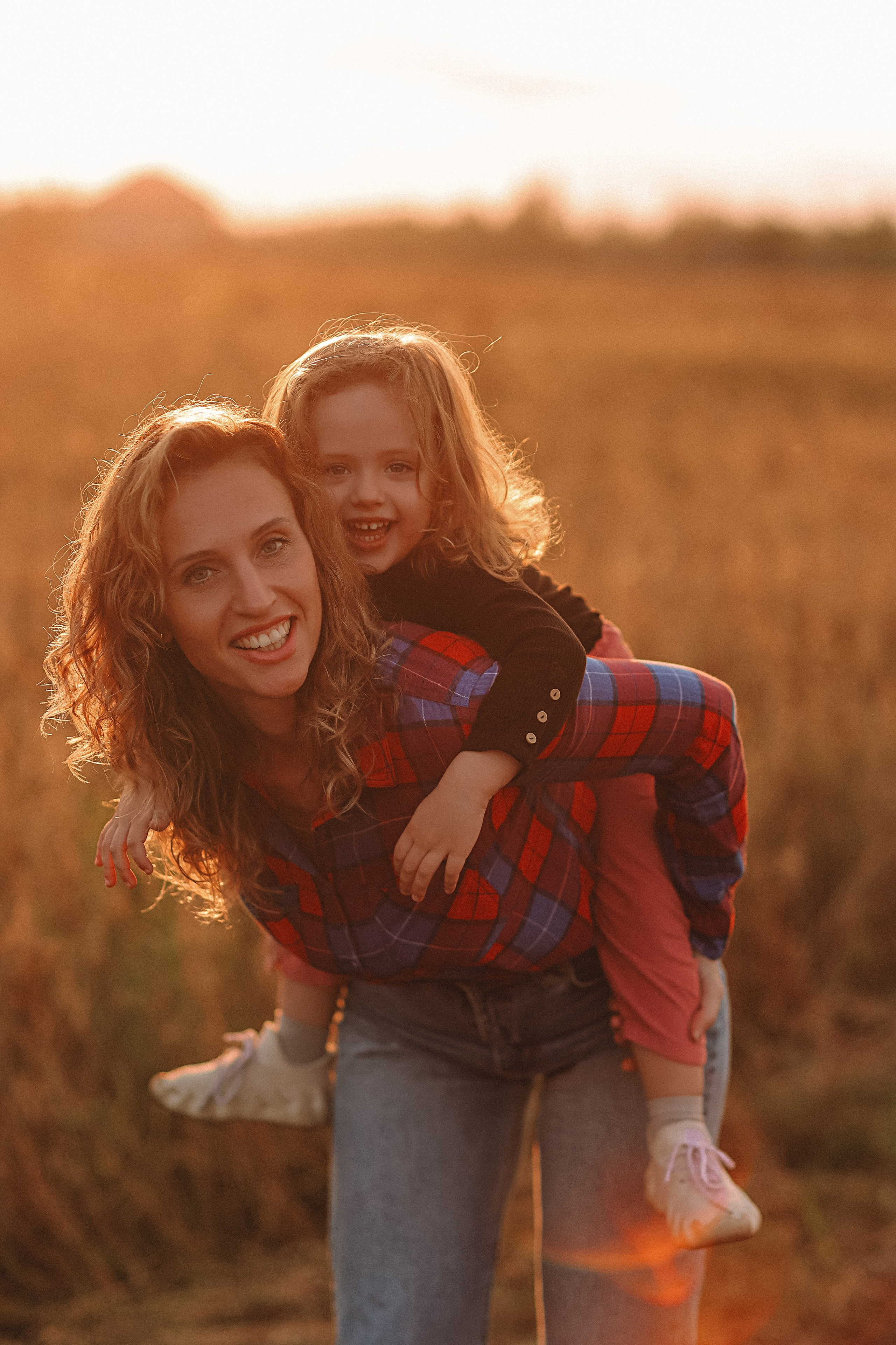 Поле. Семейный фотограф Тюмень, фотограф на роды Салмина Мария
