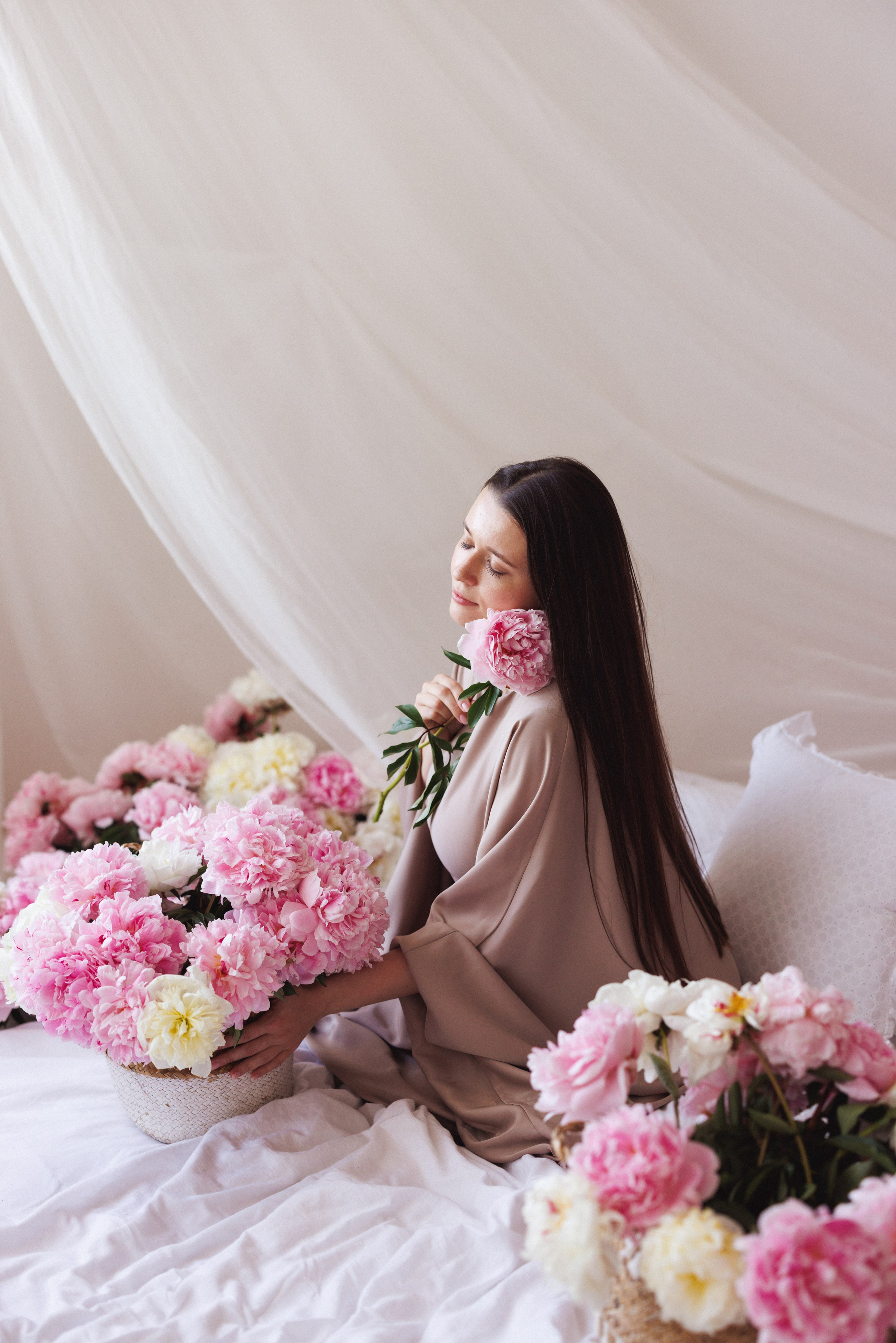 Фотосессия с живыми Пионами в фотостудии «Space JOBS». Семейный и детский фотограф в Краснодаре Анна Трашкова