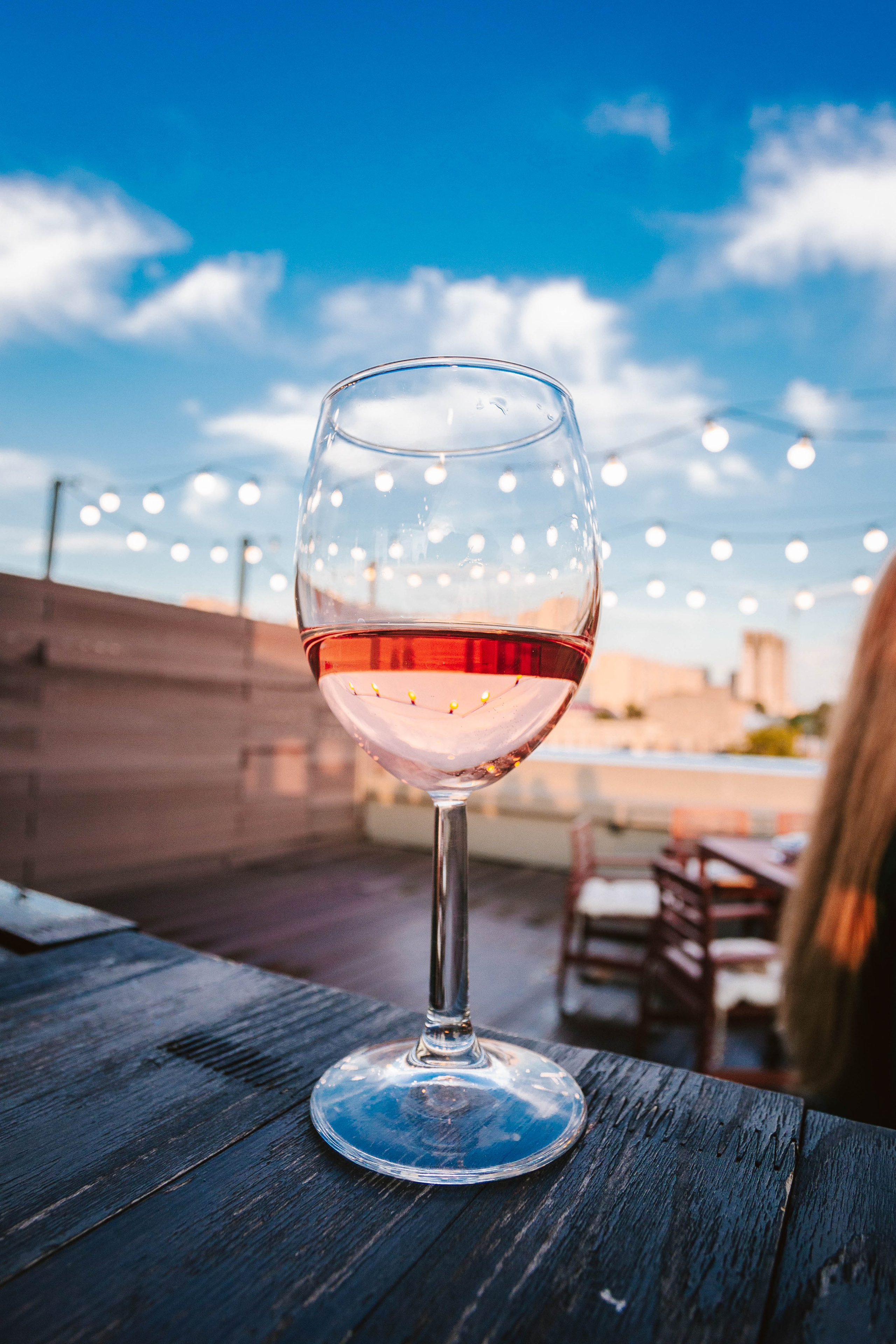 ВЕСЕЛЬЕ НА ДНЕ БОКАЛА