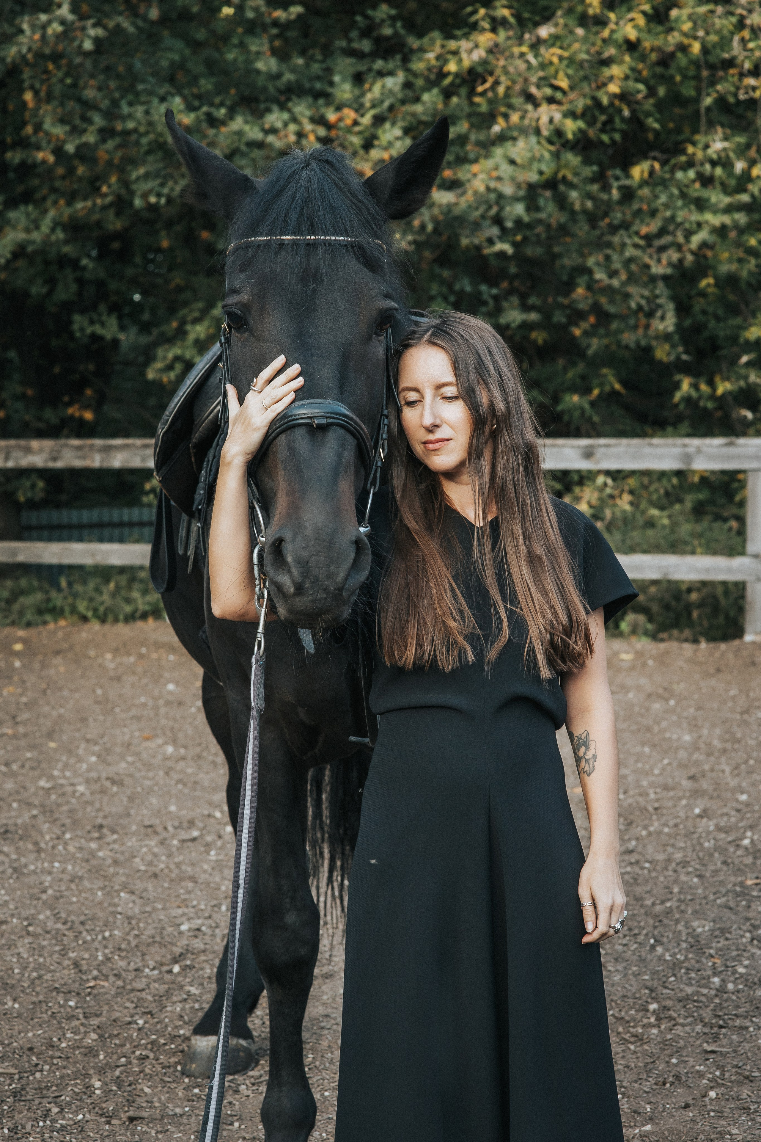 Большая семья и черный конь Султан. Семейный фотограф в Москве Наталья Чуб, заказать Фотокнигу