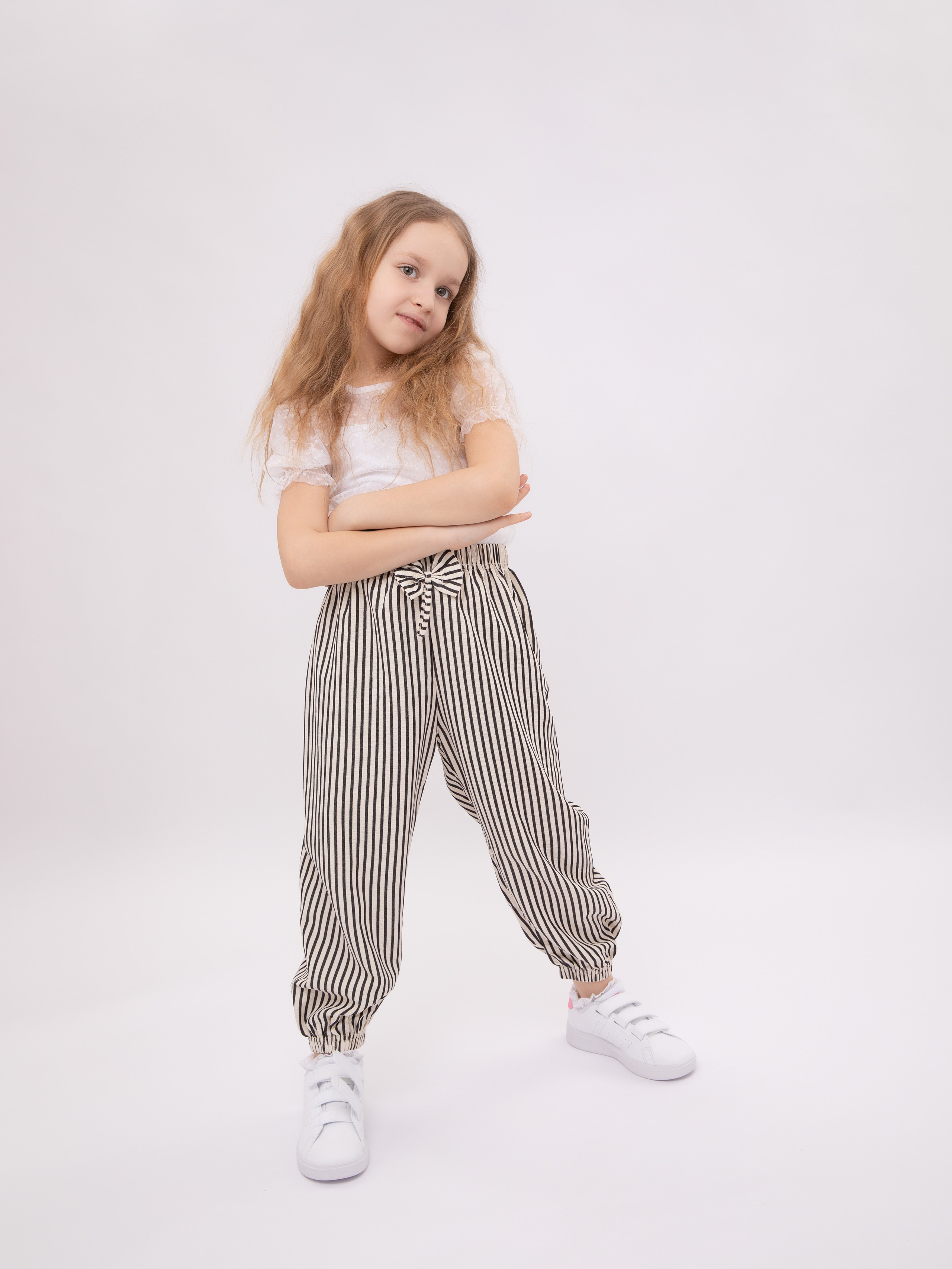 Детские летние брюки. Фотостудия предметной и модельной съёмки для маркетплейсов