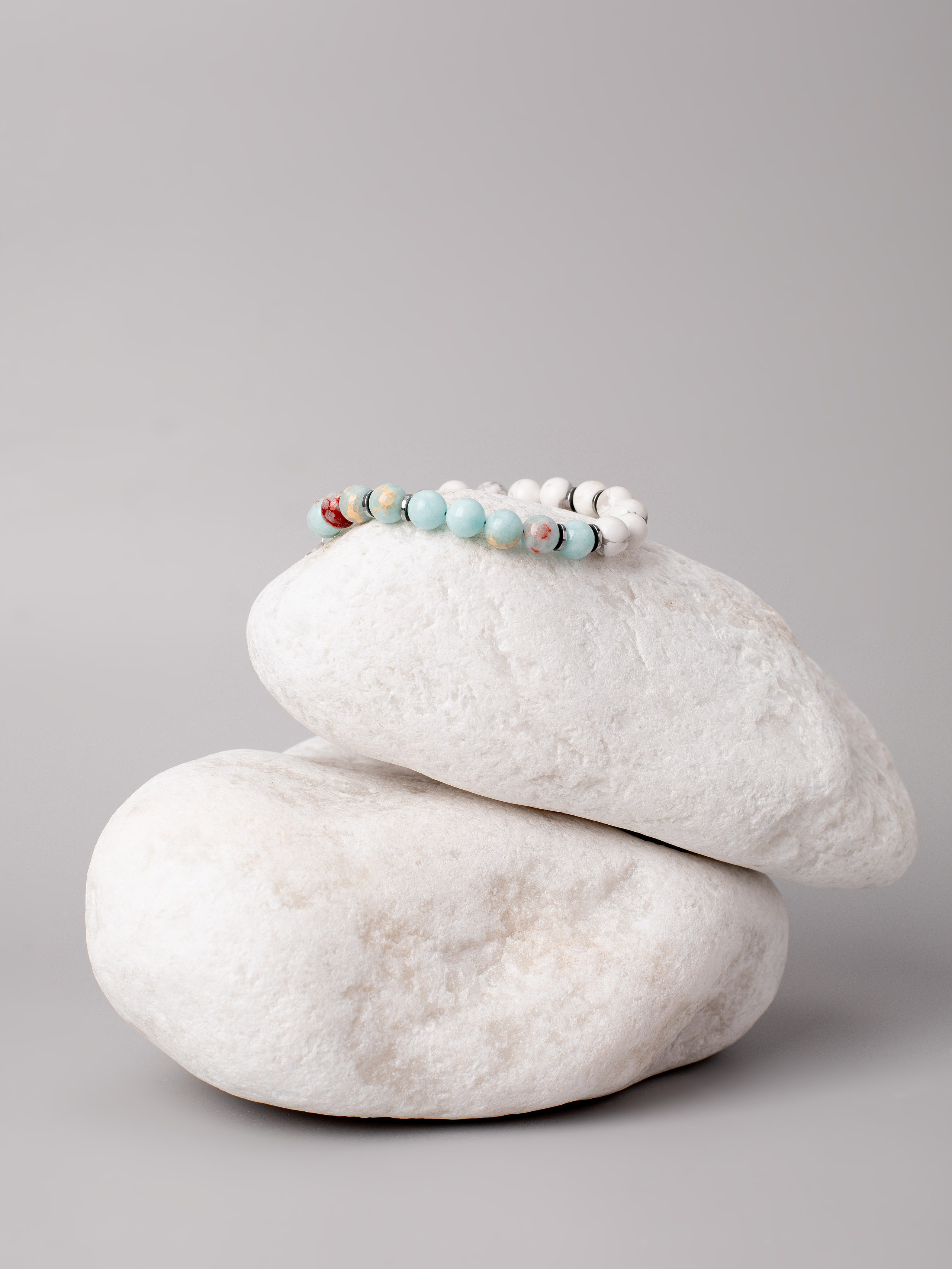 Браслеты ручной работы. Фотостудия предметной и модельной съёмки для маркетплейсов