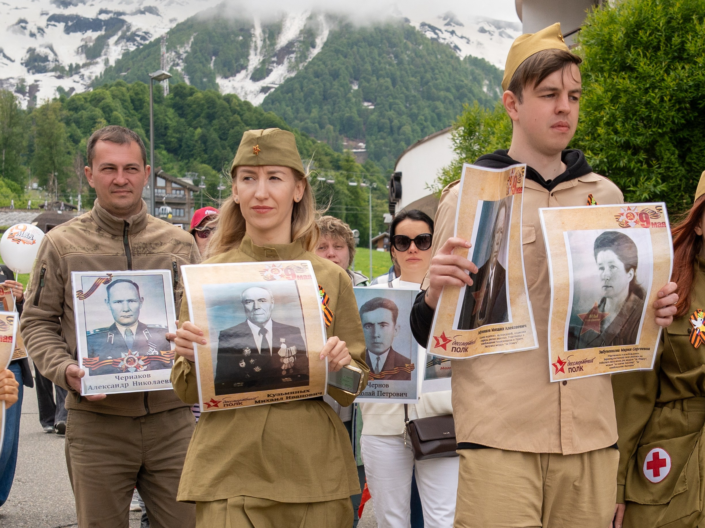 Шествие бессмертного полка 9 мая 2024 Rosa Springs. Репортажный фотограф в Красной Поляне и Сочи Павлюченко Екатерина