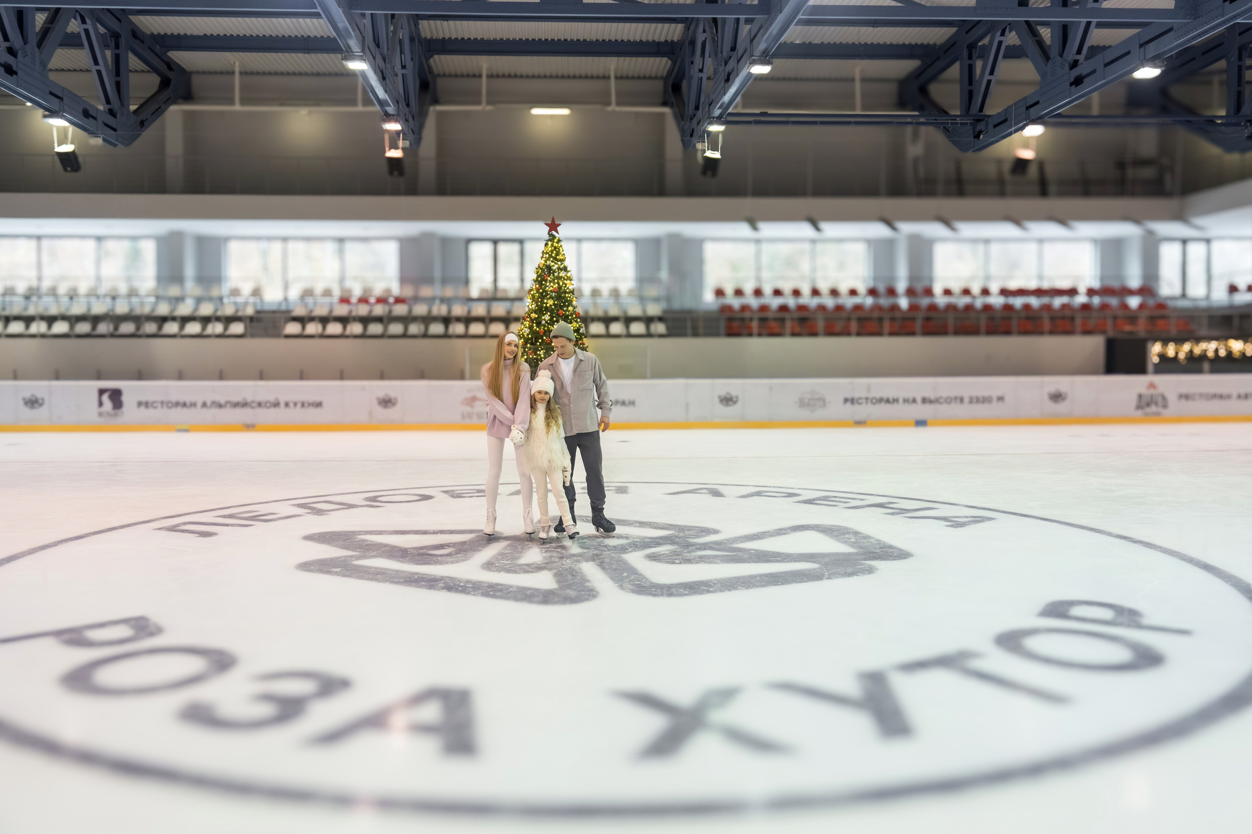 Контент съемка на катке для курорта Роза Хутор. Репортажный фотограф в Красной Поляне и Сочи Павлюченко Екатерина